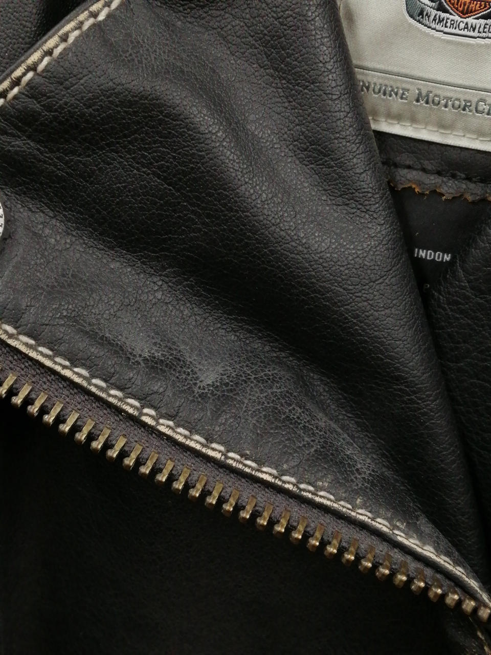 白く変色している箇所有り