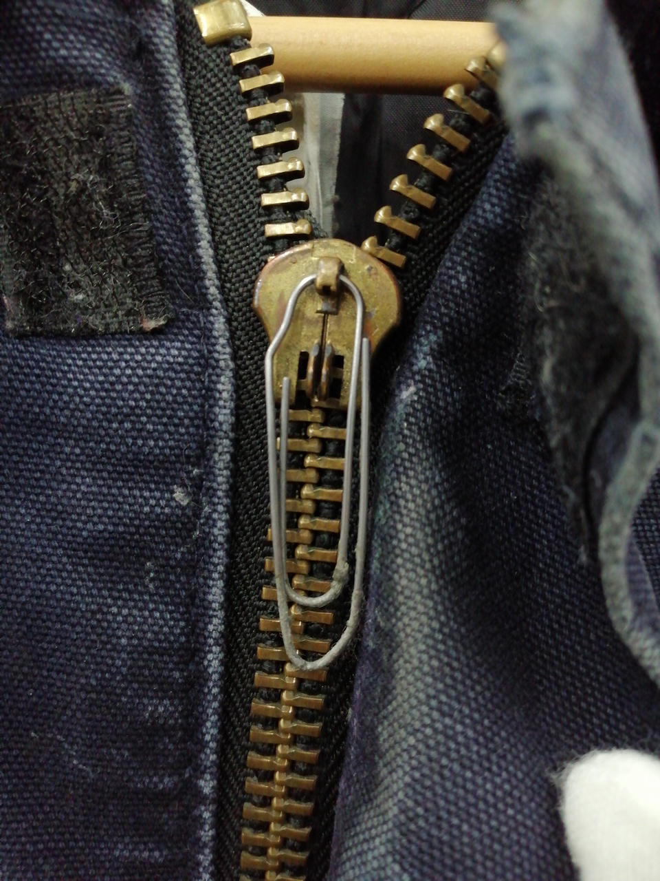 ファスナー破損有り
