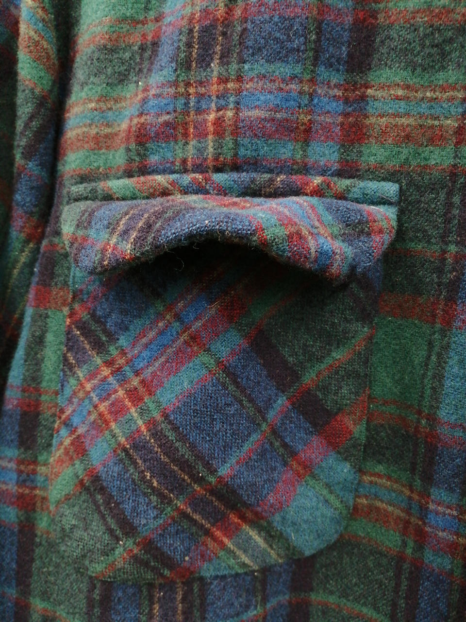 左胸ポケット型崩れにより浮き有り