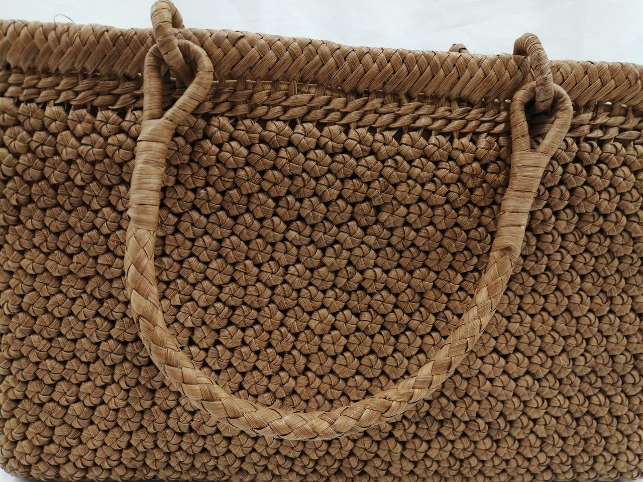 片側のハンドル若干左寄りに歪み有り