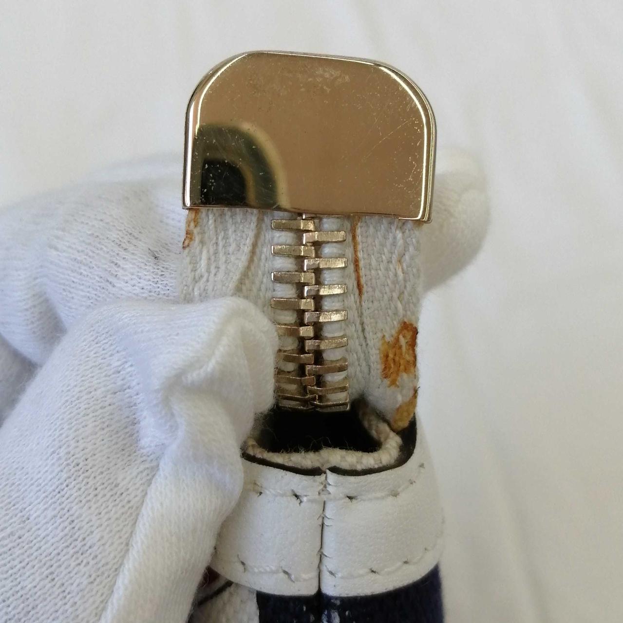 細かいキズと汚れあり