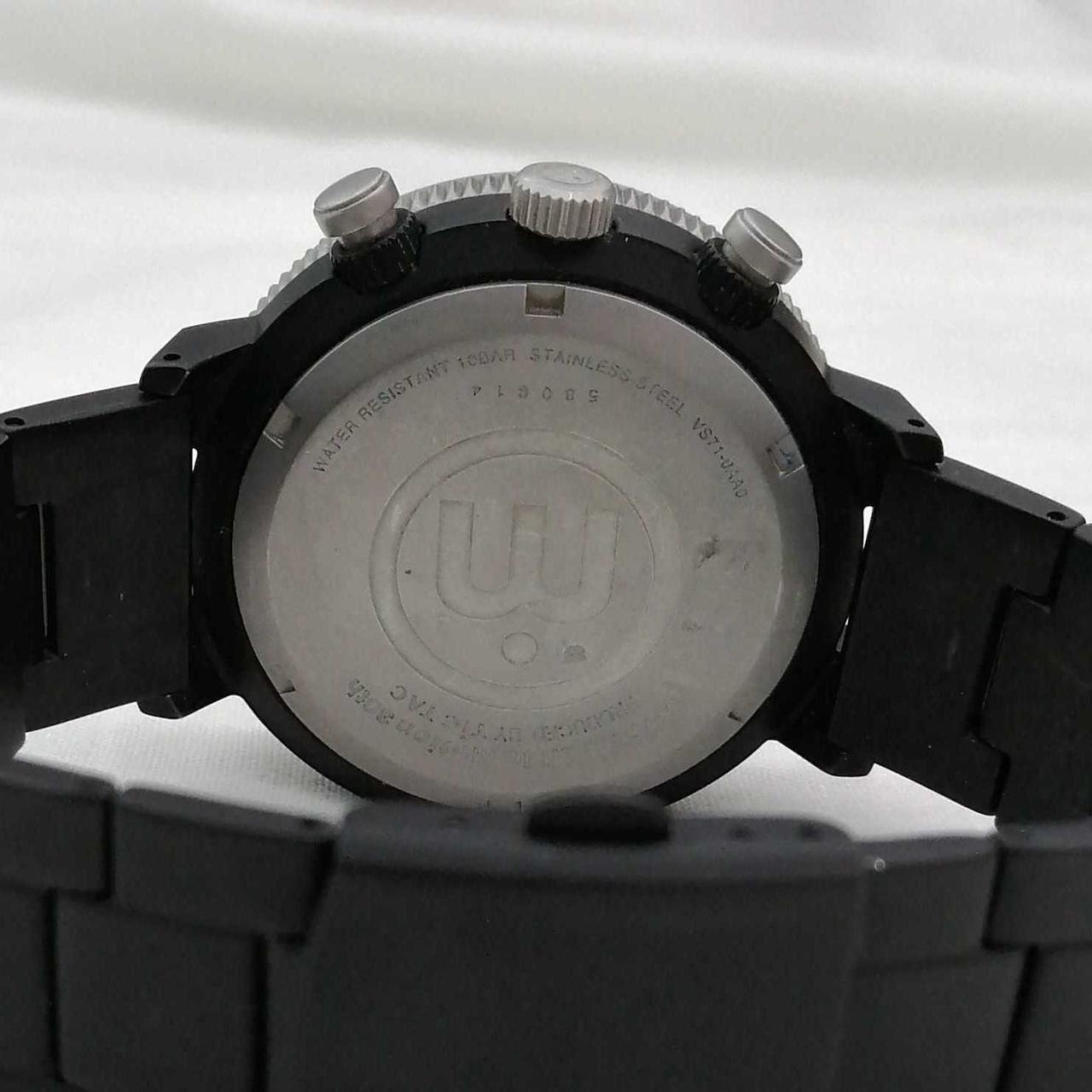 裏蓋にキズがあります。