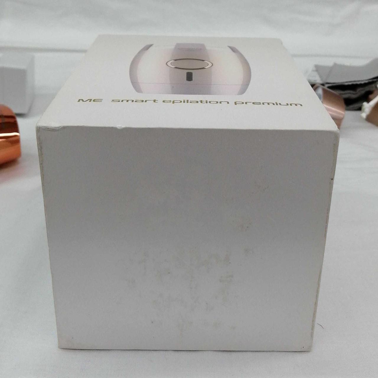 箱に汚れがあります。