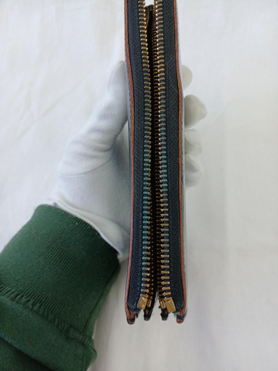 ファスナーさびあり