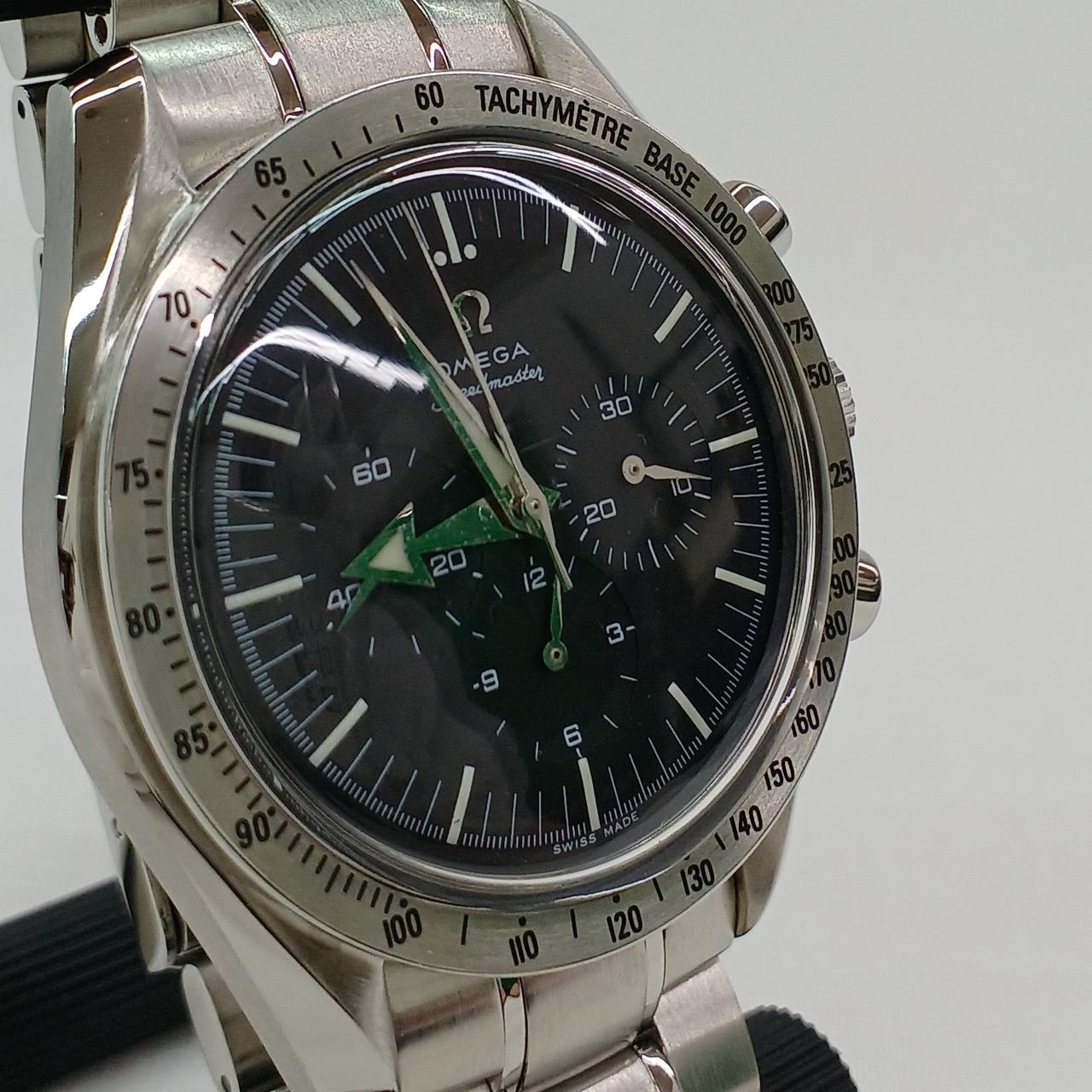 ガラス部分中央付近に傷があります