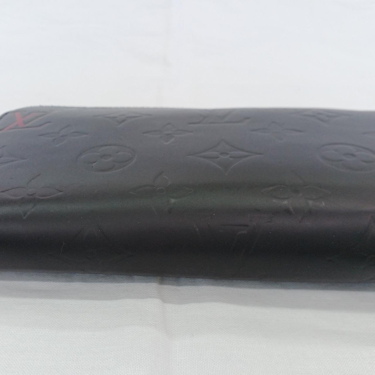 ベタつきによる跡があります