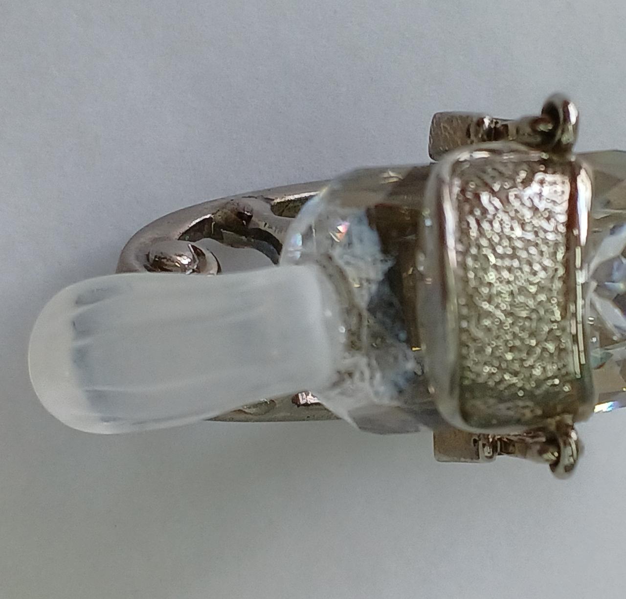 しっぽ補修跡あり