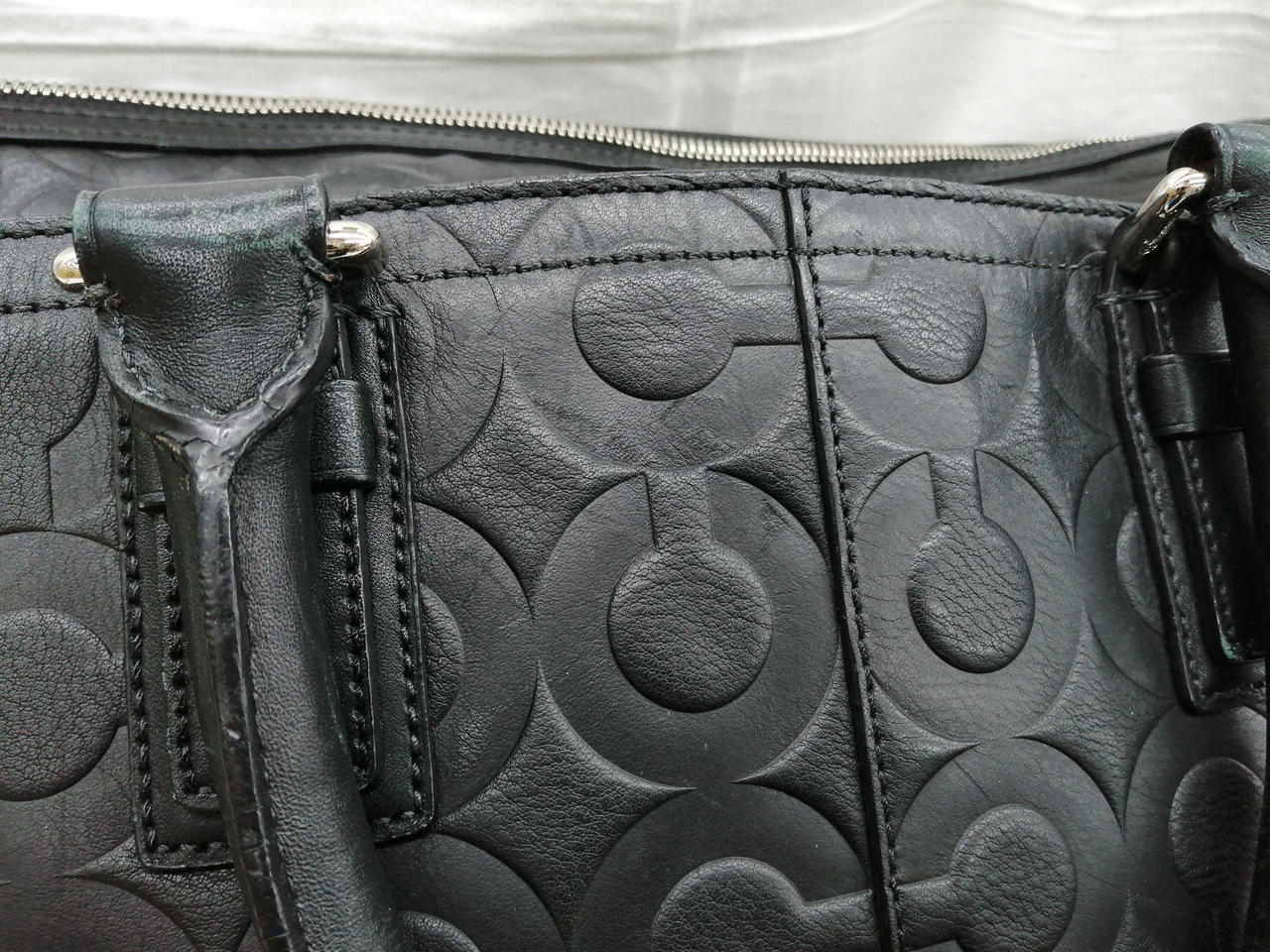 劣化による割れあり