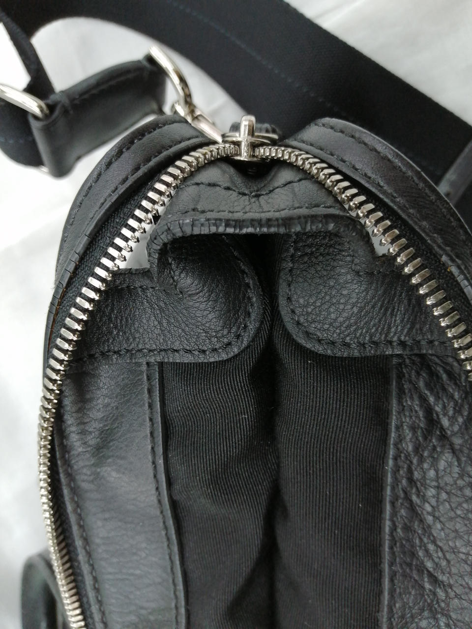 劣化による割れあり