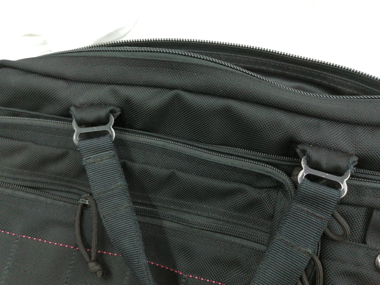 ほつれ、金具部分キズあり