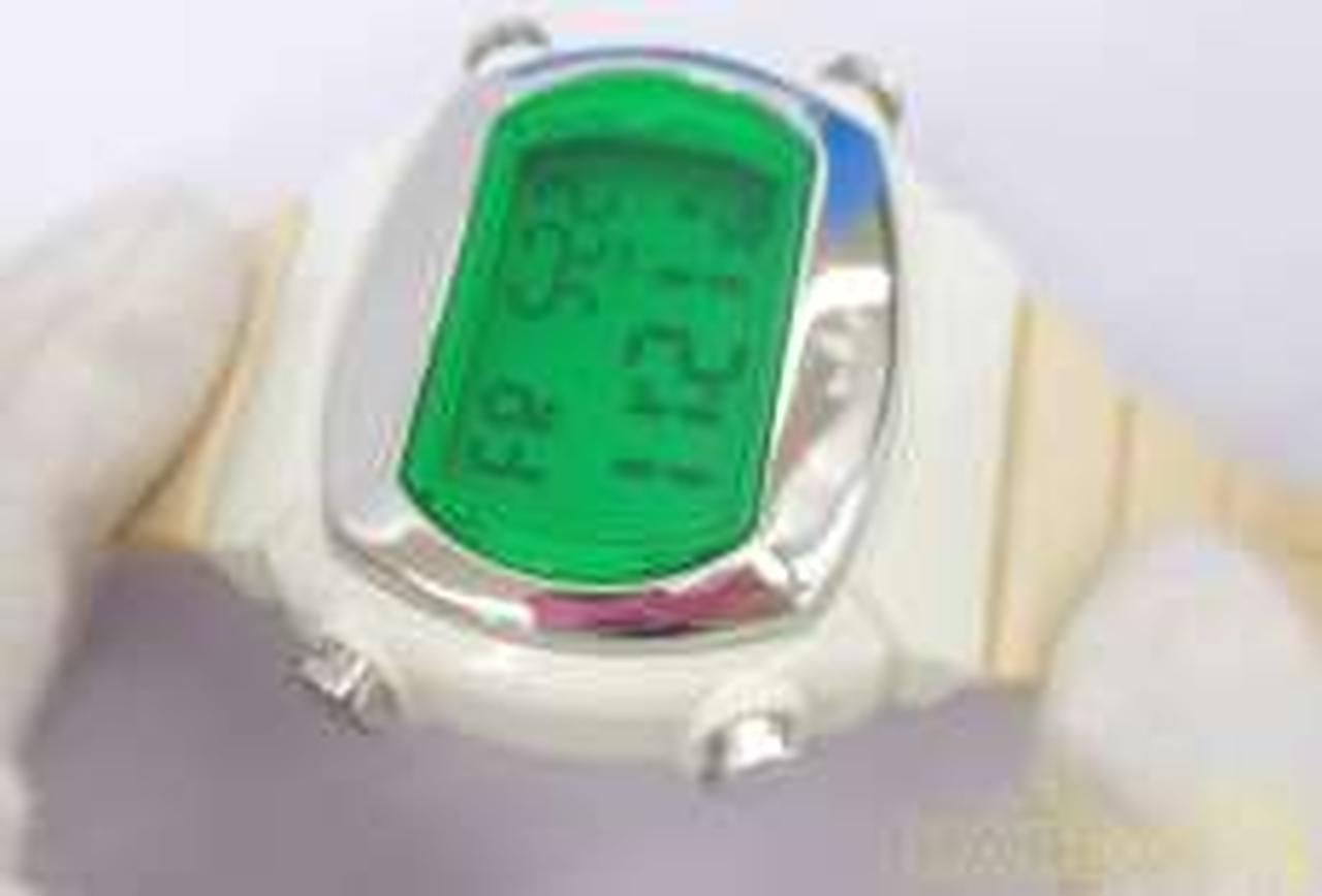 キズ少しあります。