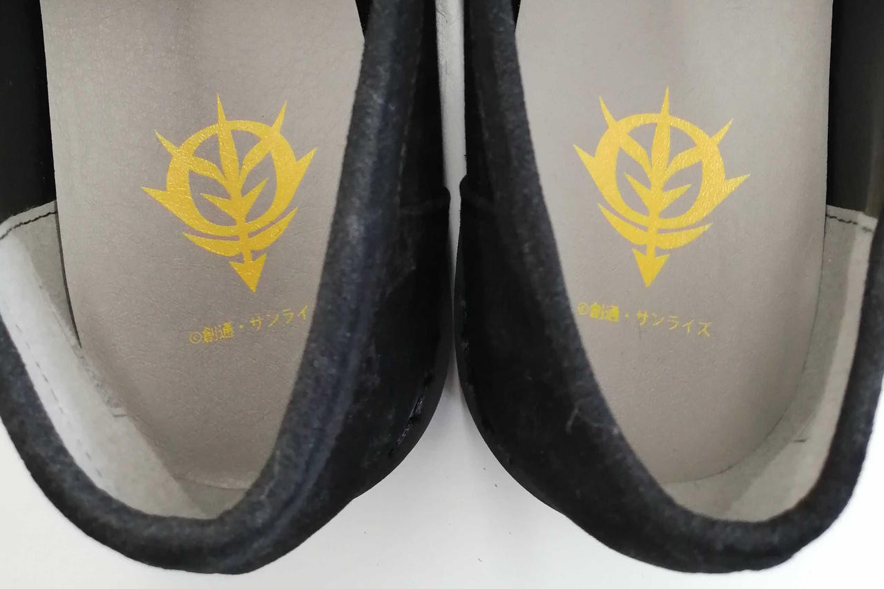 左足一部凹みあり