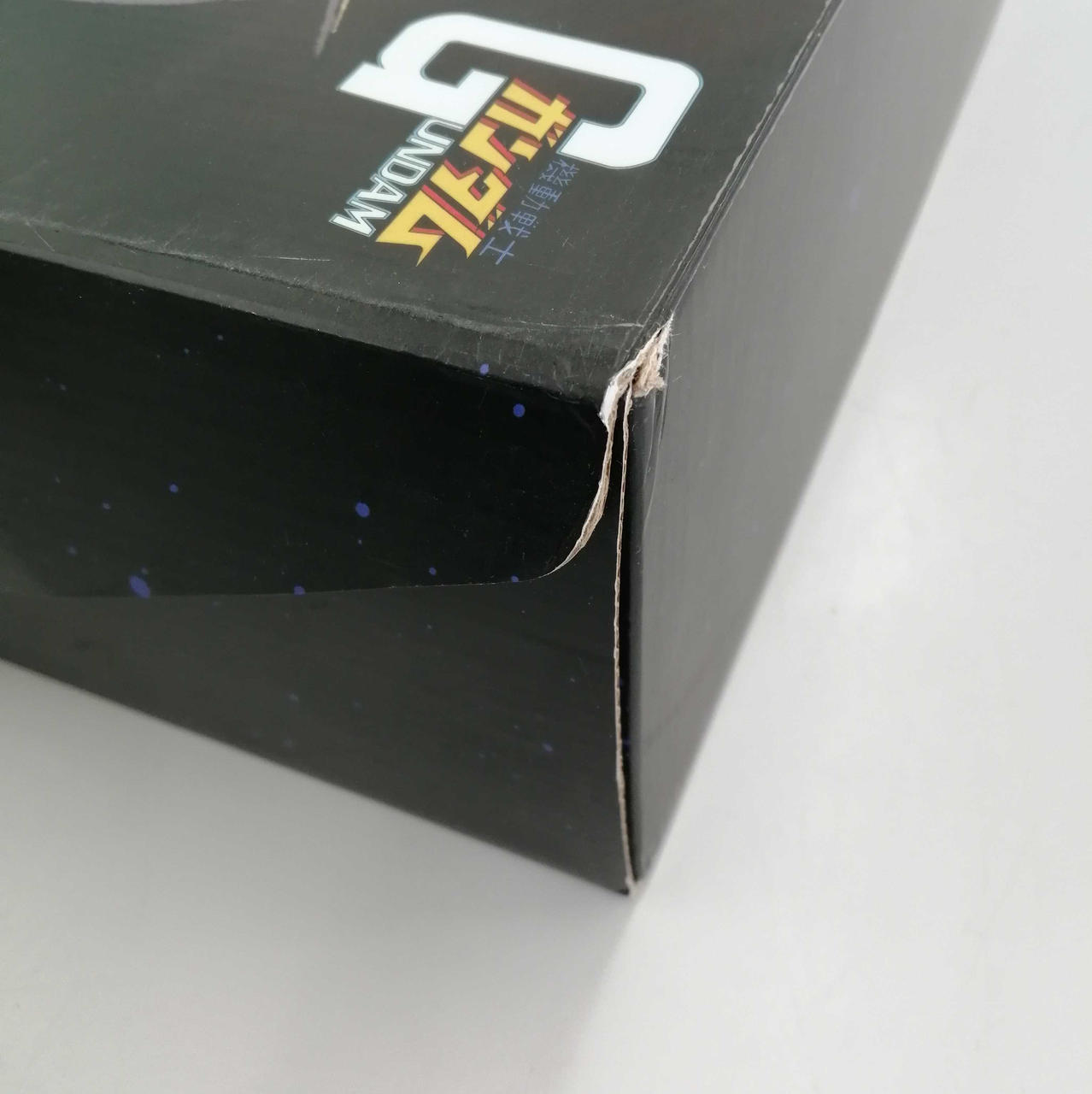 箱の角部分傷みあります