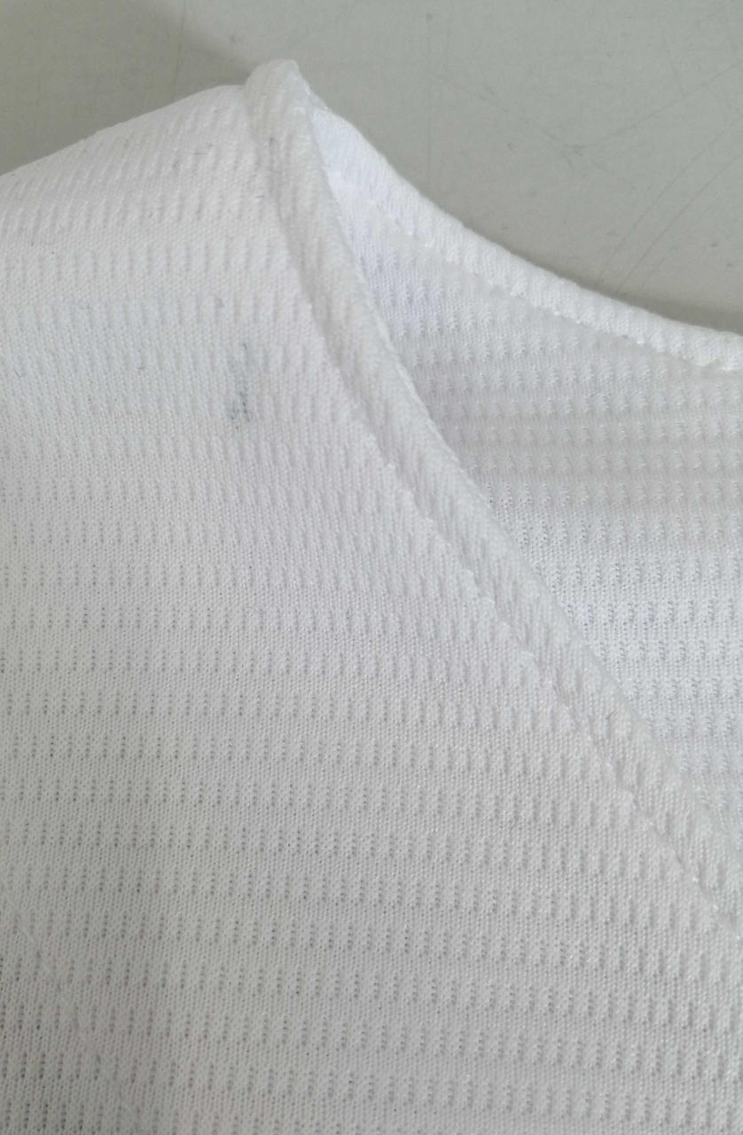 右襟付近に汚れ有り