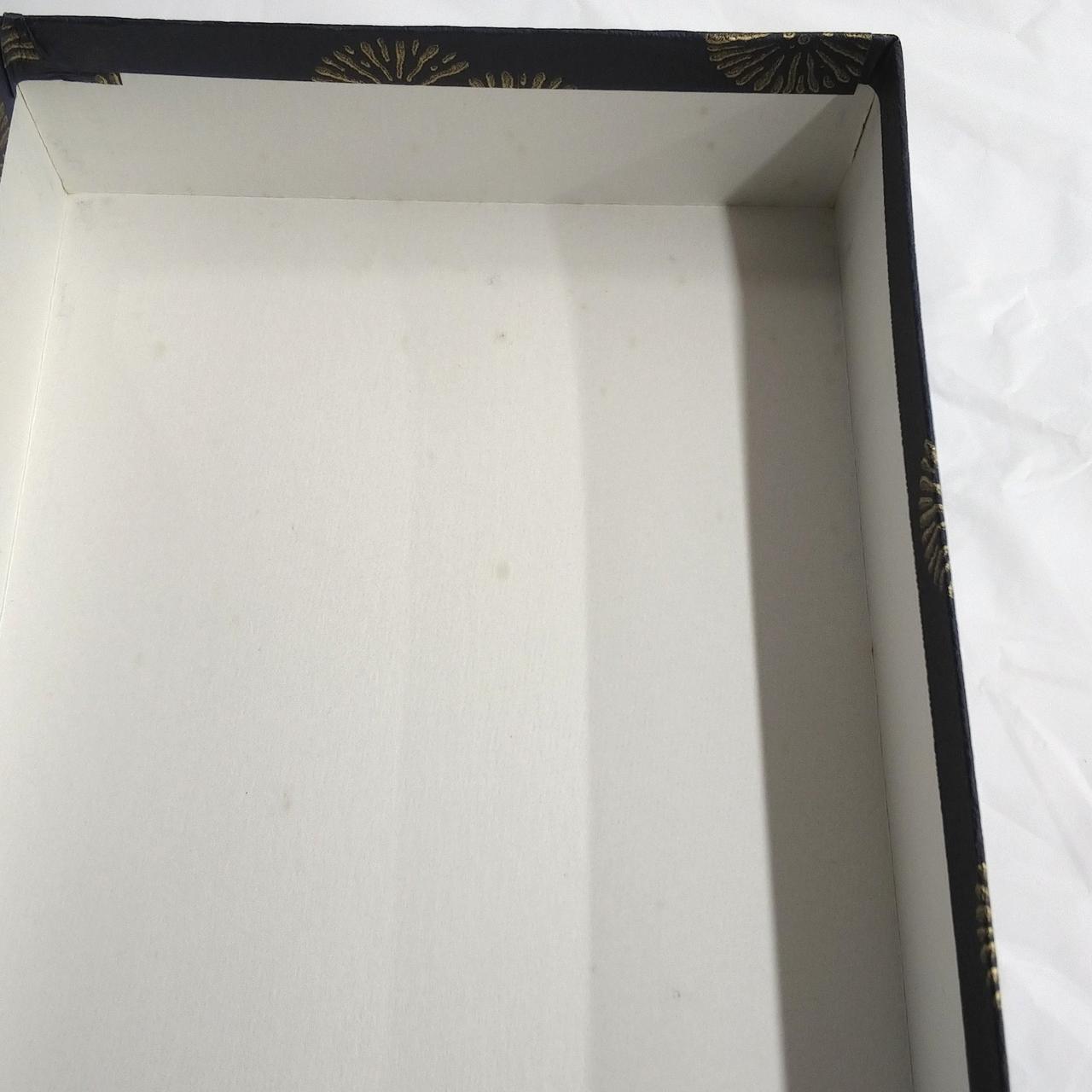 蓋、内側少々シミ、汚れ有り。