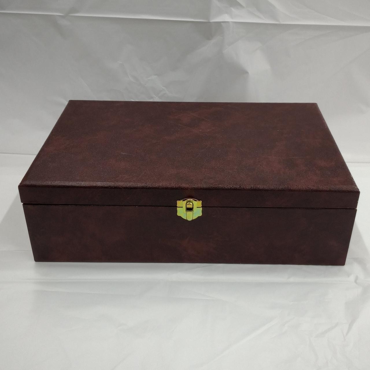 キズ、汚れ有り。