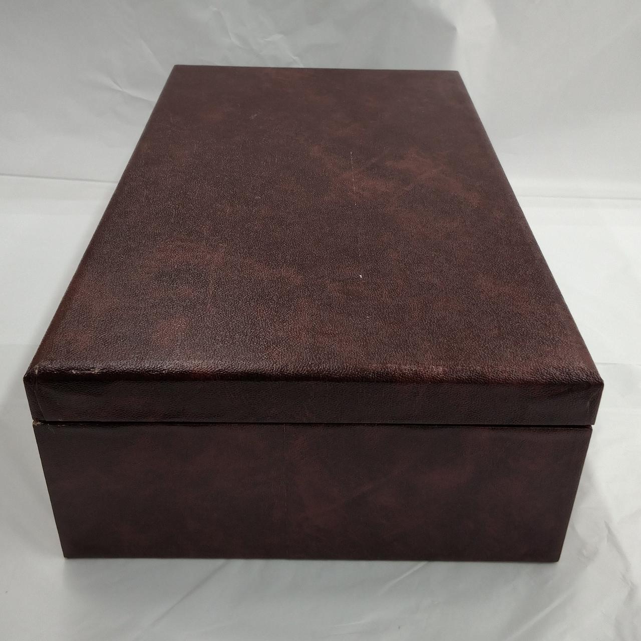 キズ、汚れ有り。