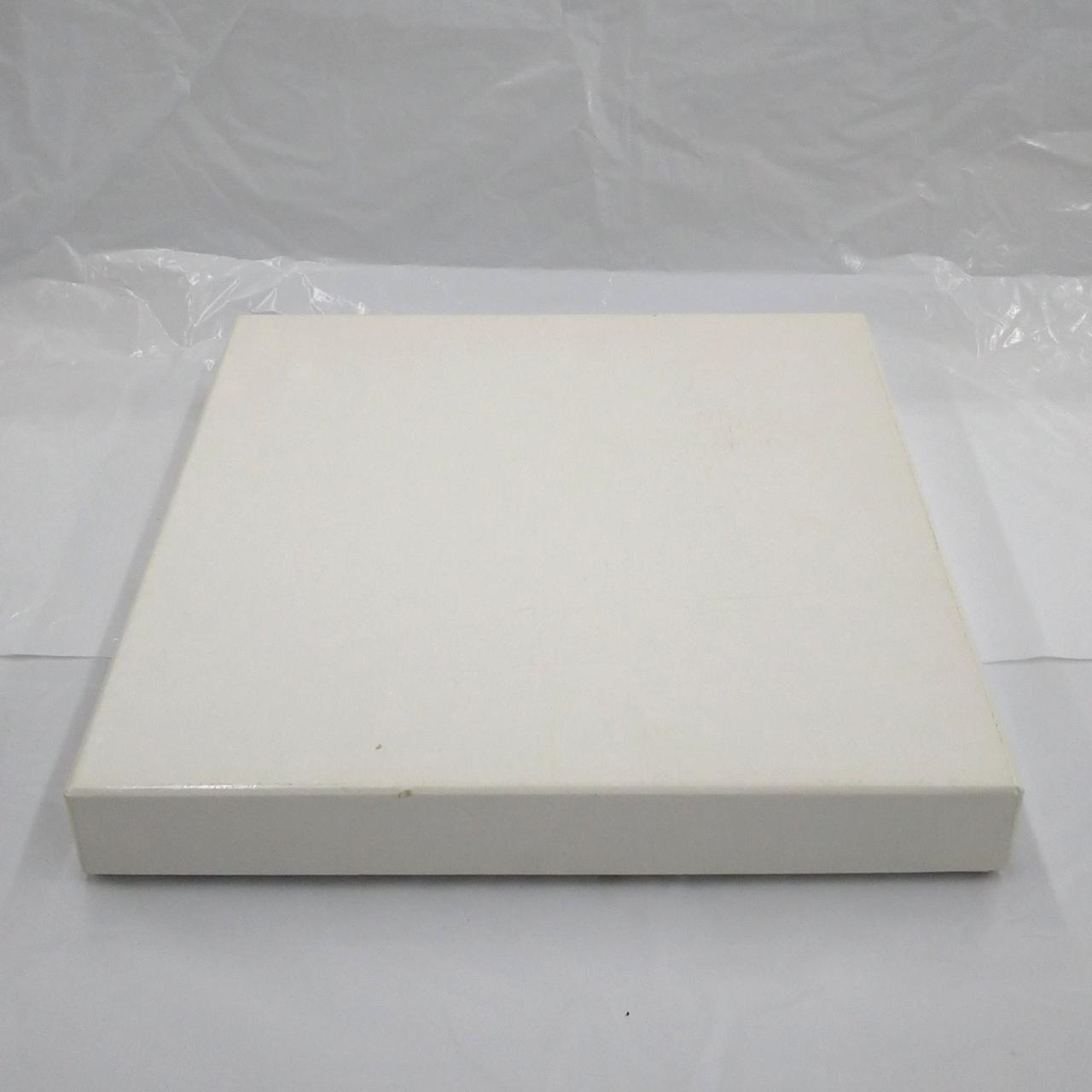 テープ跡、傷、汚れ有り。