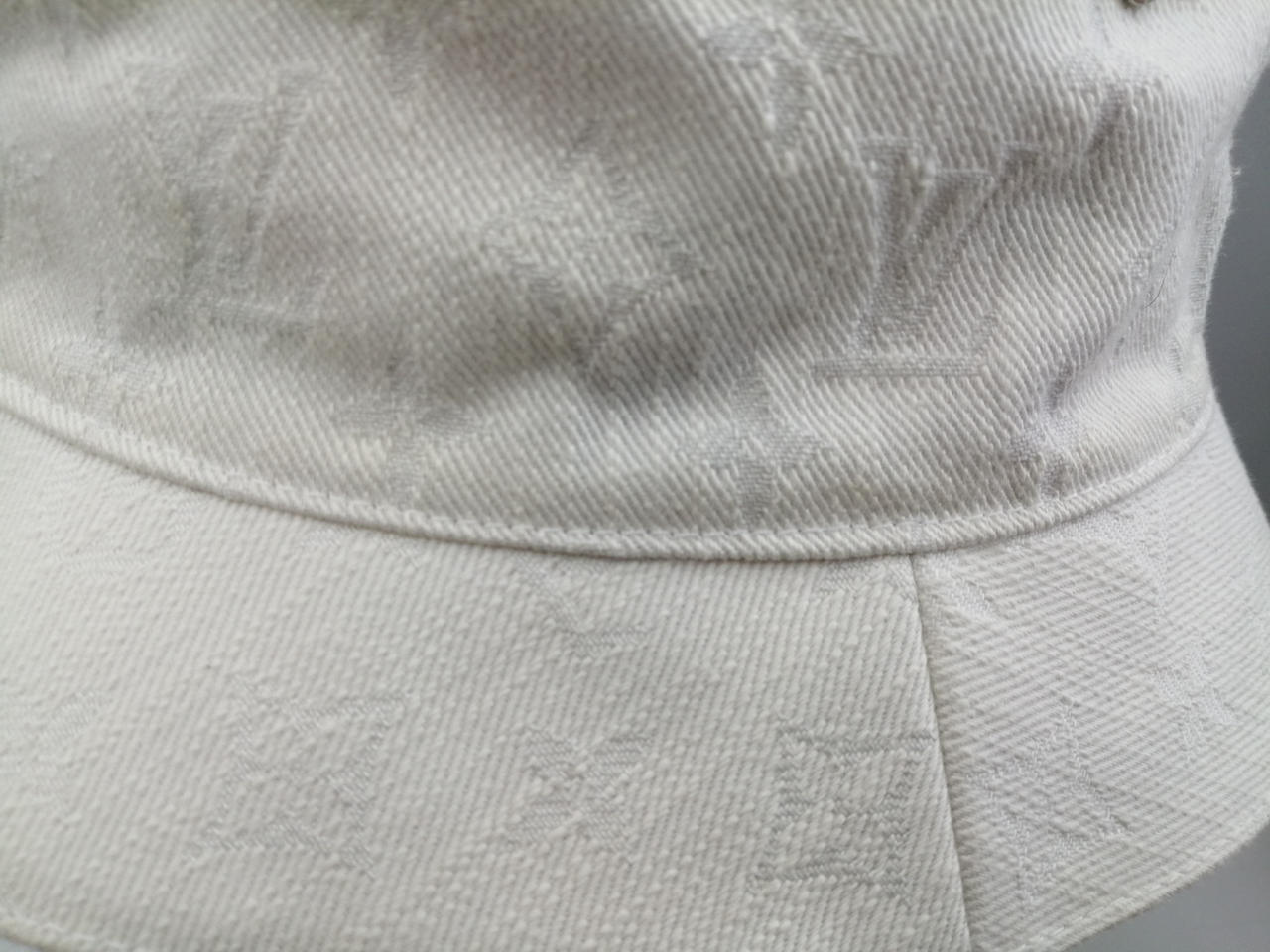 フチ部分黄ばみあり