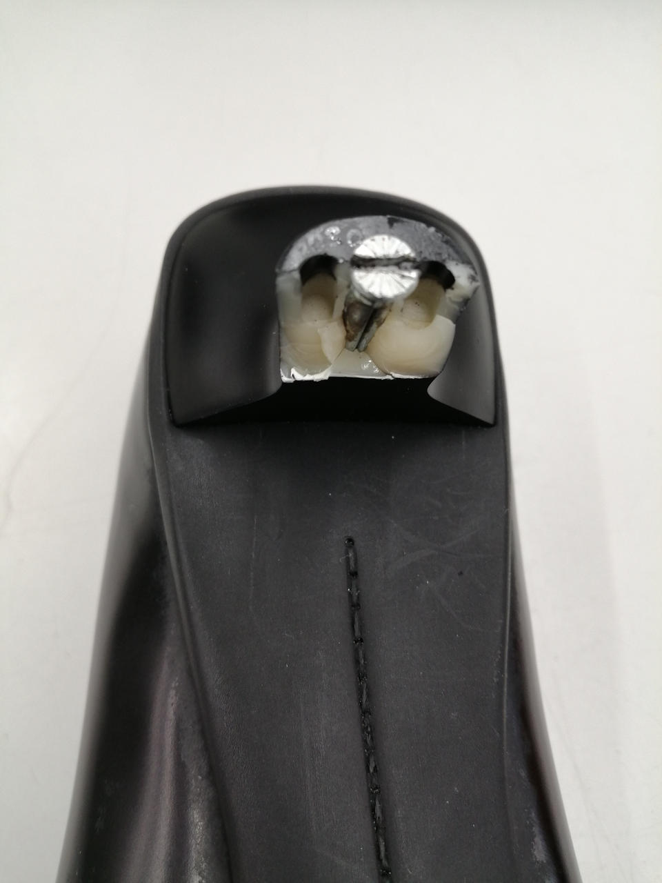 右足　劣化・破損あり