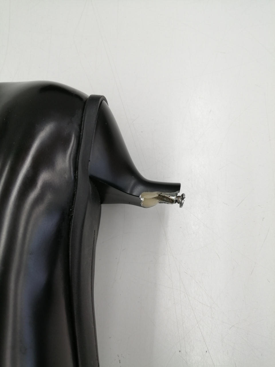 右足　劣化・破損あり