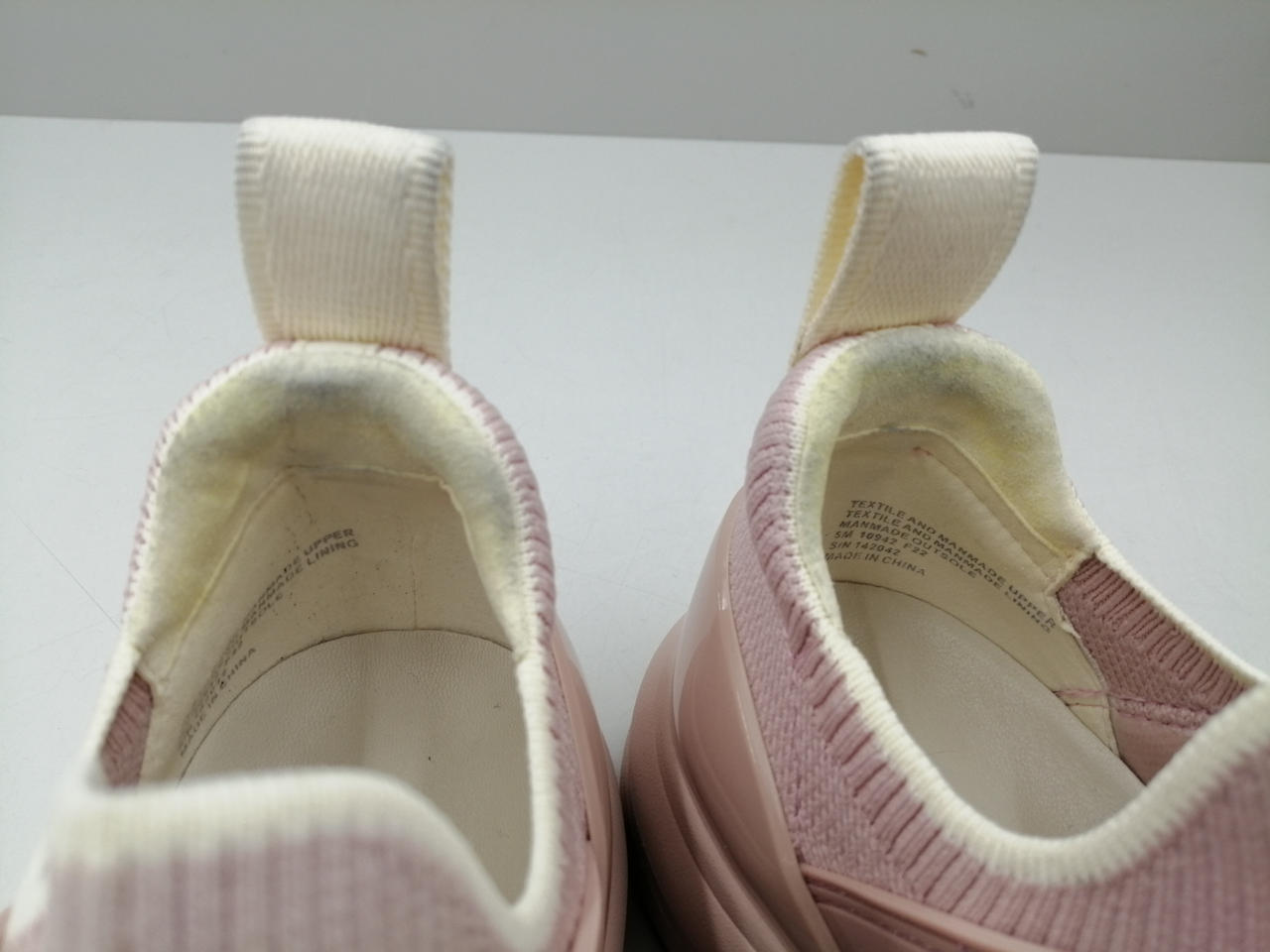 かかと内側色移りあり