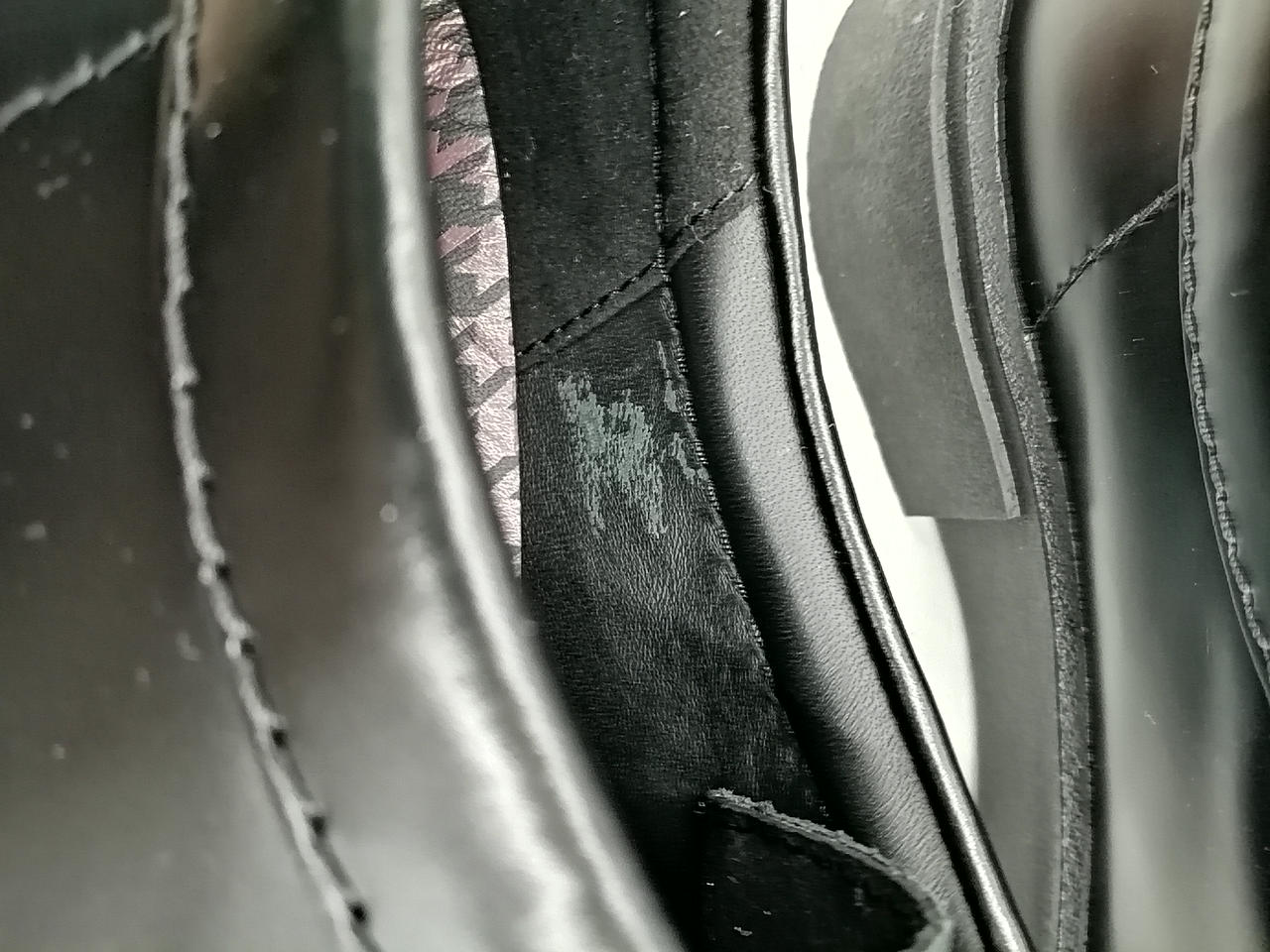 内側シール跡（キズ）あり