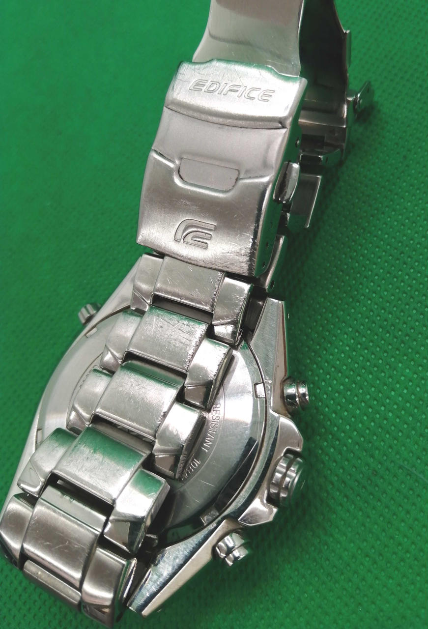 ベルトにキズ多数有ります　！