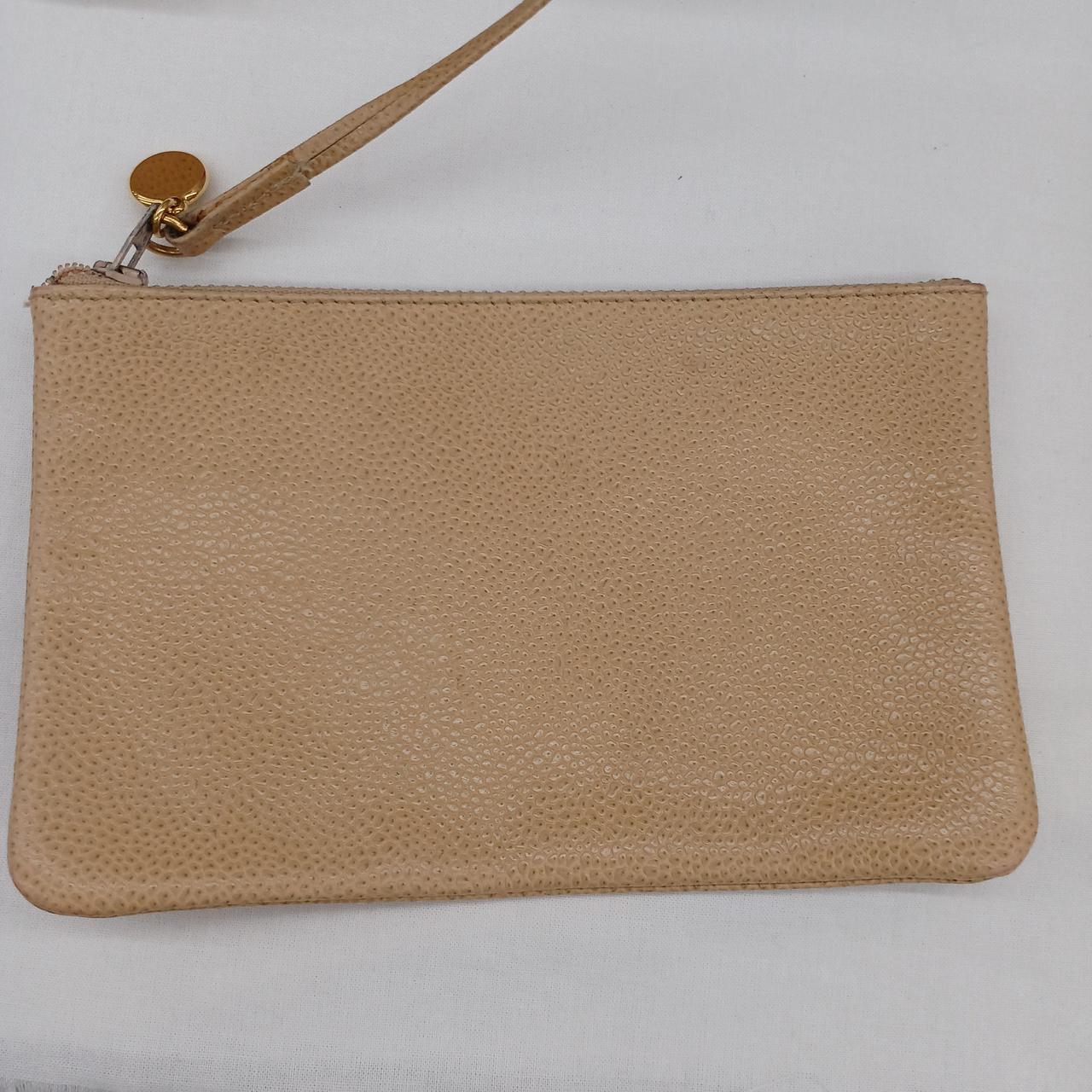 本体と比べて、ポーチが変色しています。