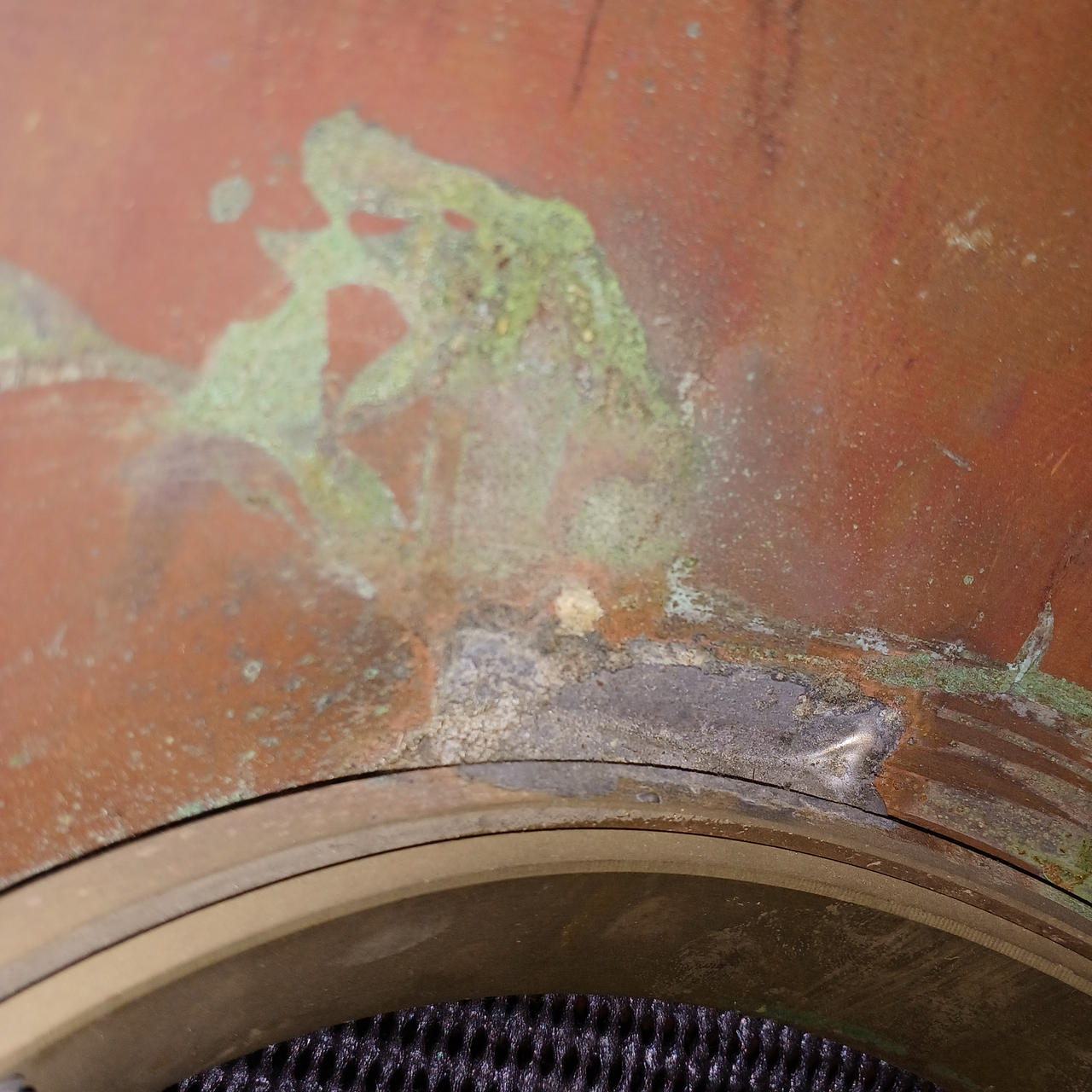 正面向かって左側の内側