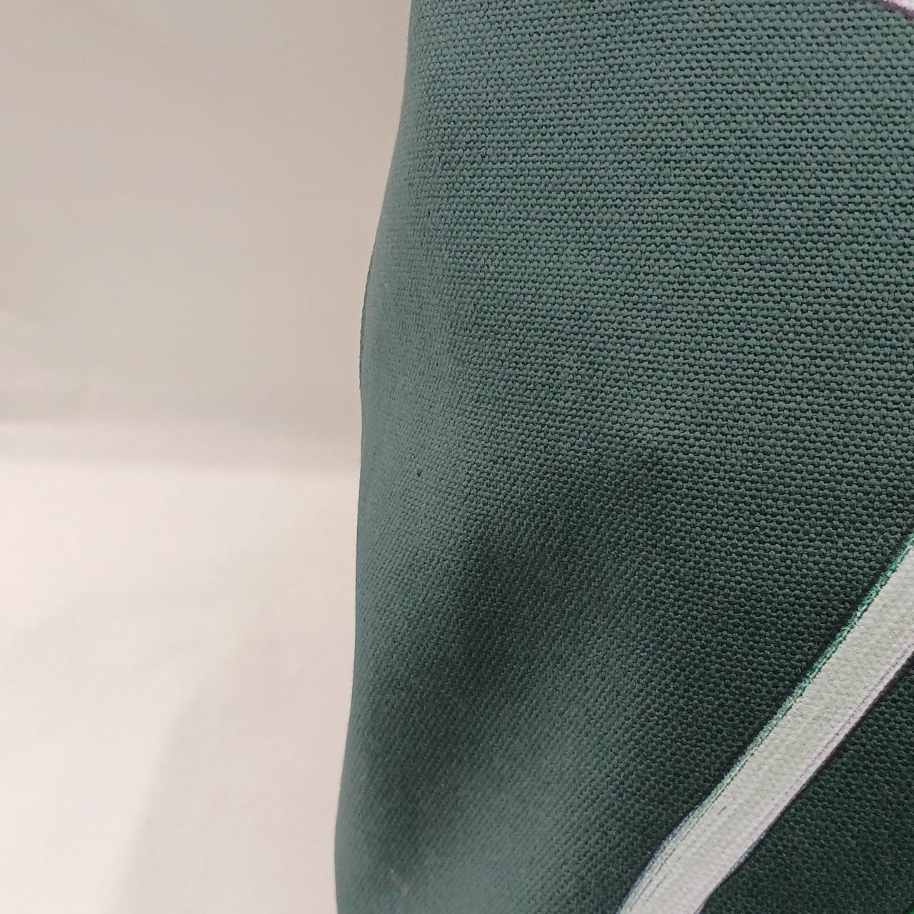 若干のほつれがあります