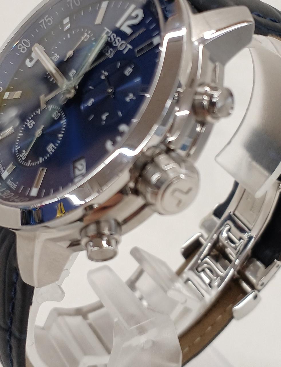 ケース3時位置に小さいスリキズがあります