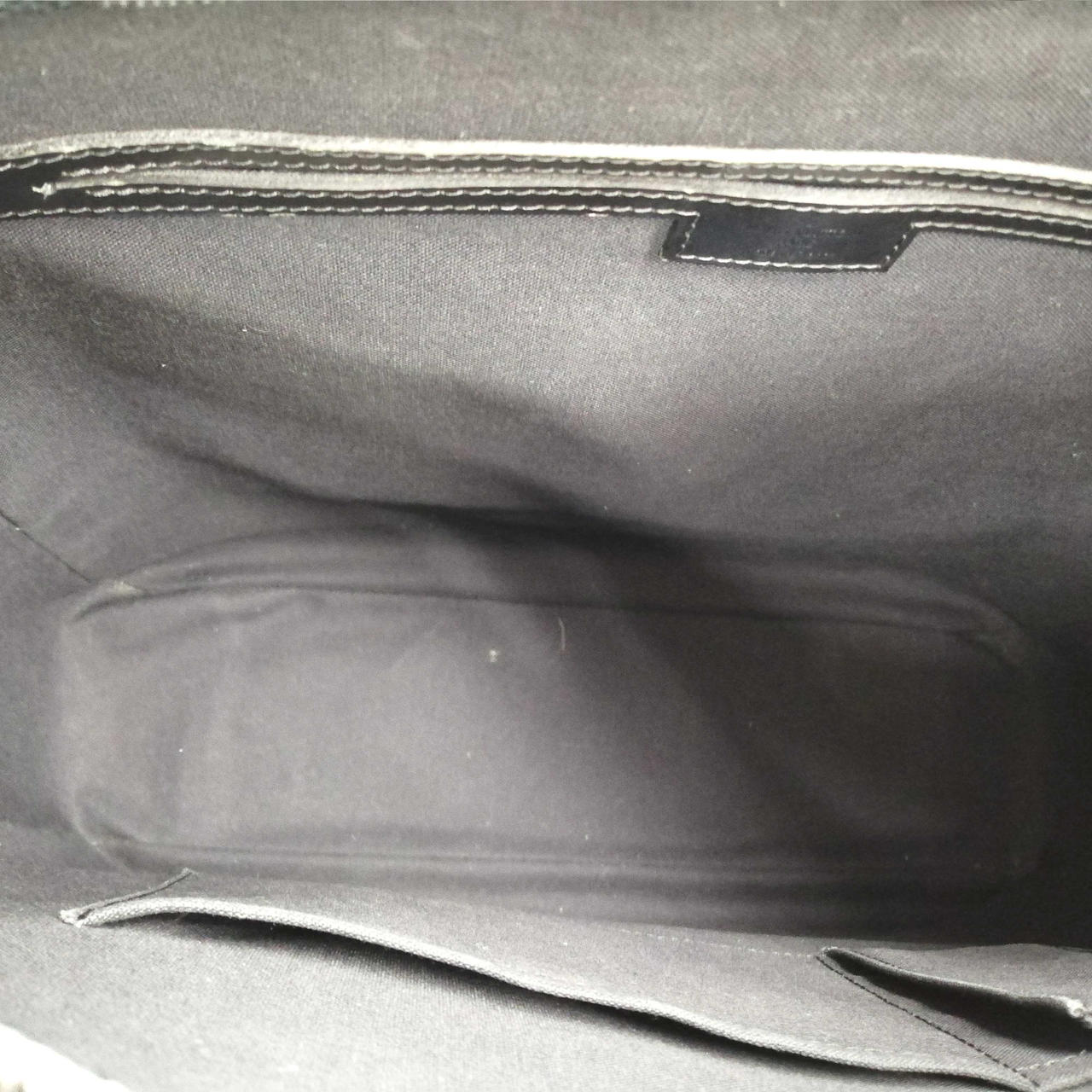 内側底面に汚れ箇所あります