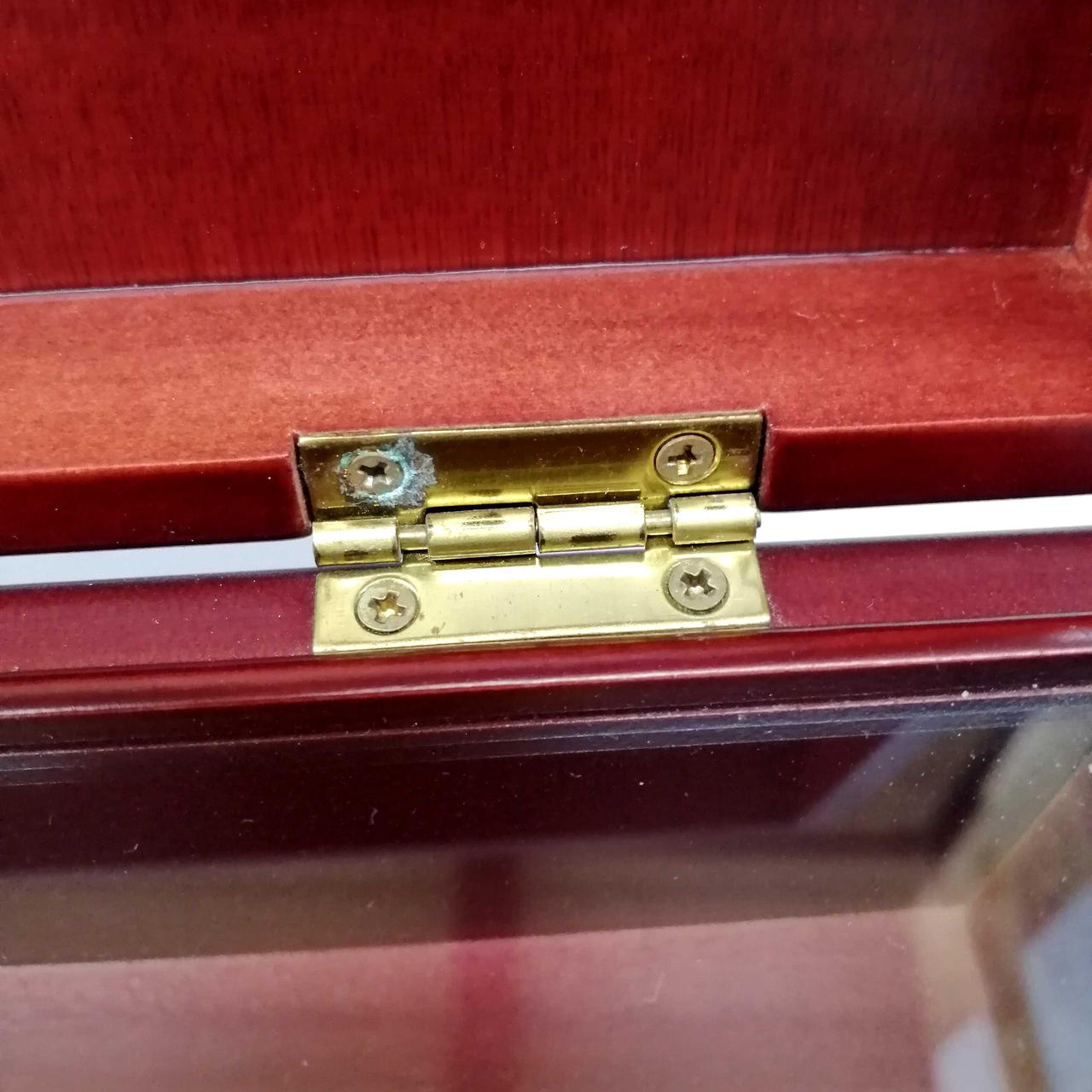 ネジ山に錆と経年劣化あります。