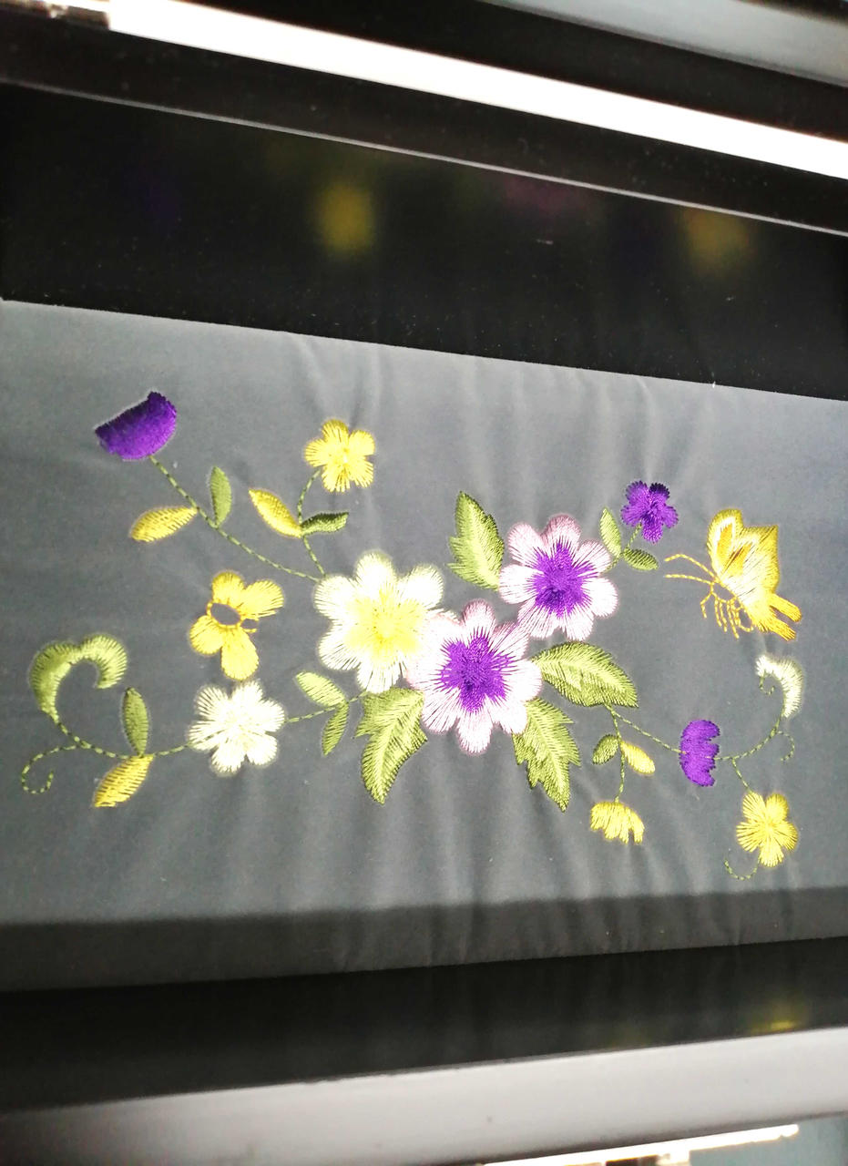 下段にはとても綺麗な刺繍が施されてます。