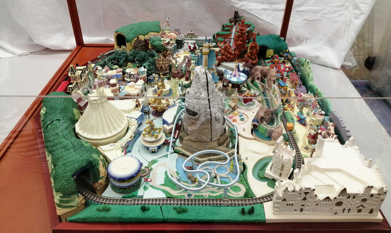 ケースのアクリル板にダメージあります
