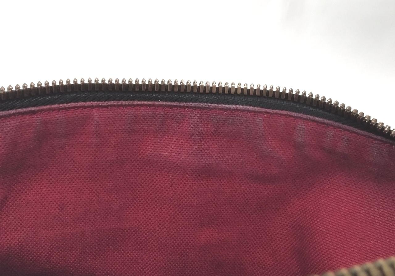 縁に色褪せあり