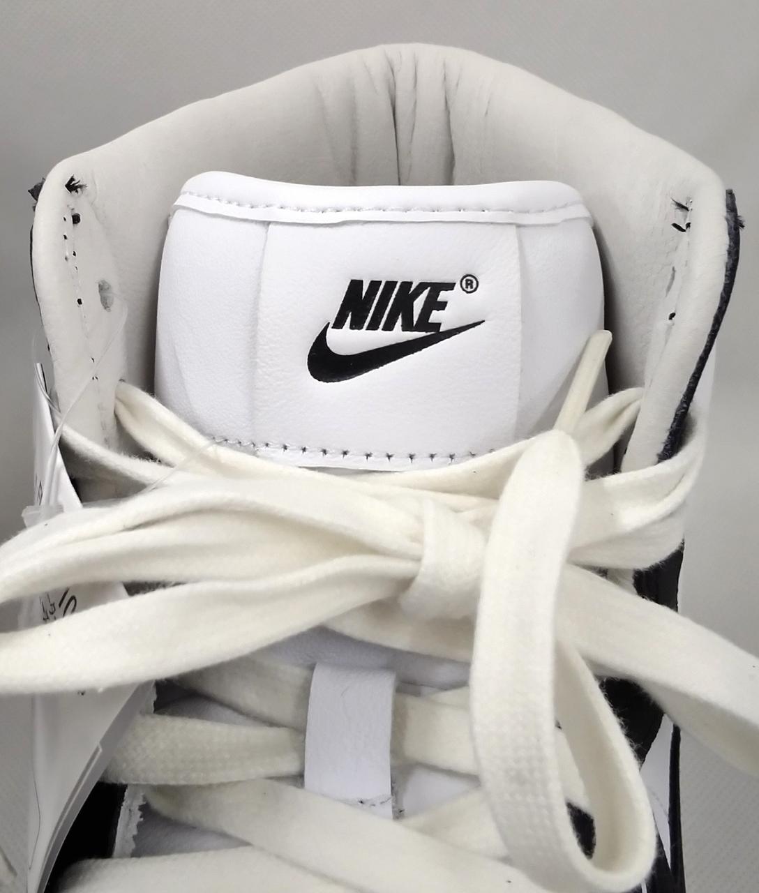 レザーパッチのブランドロゴです