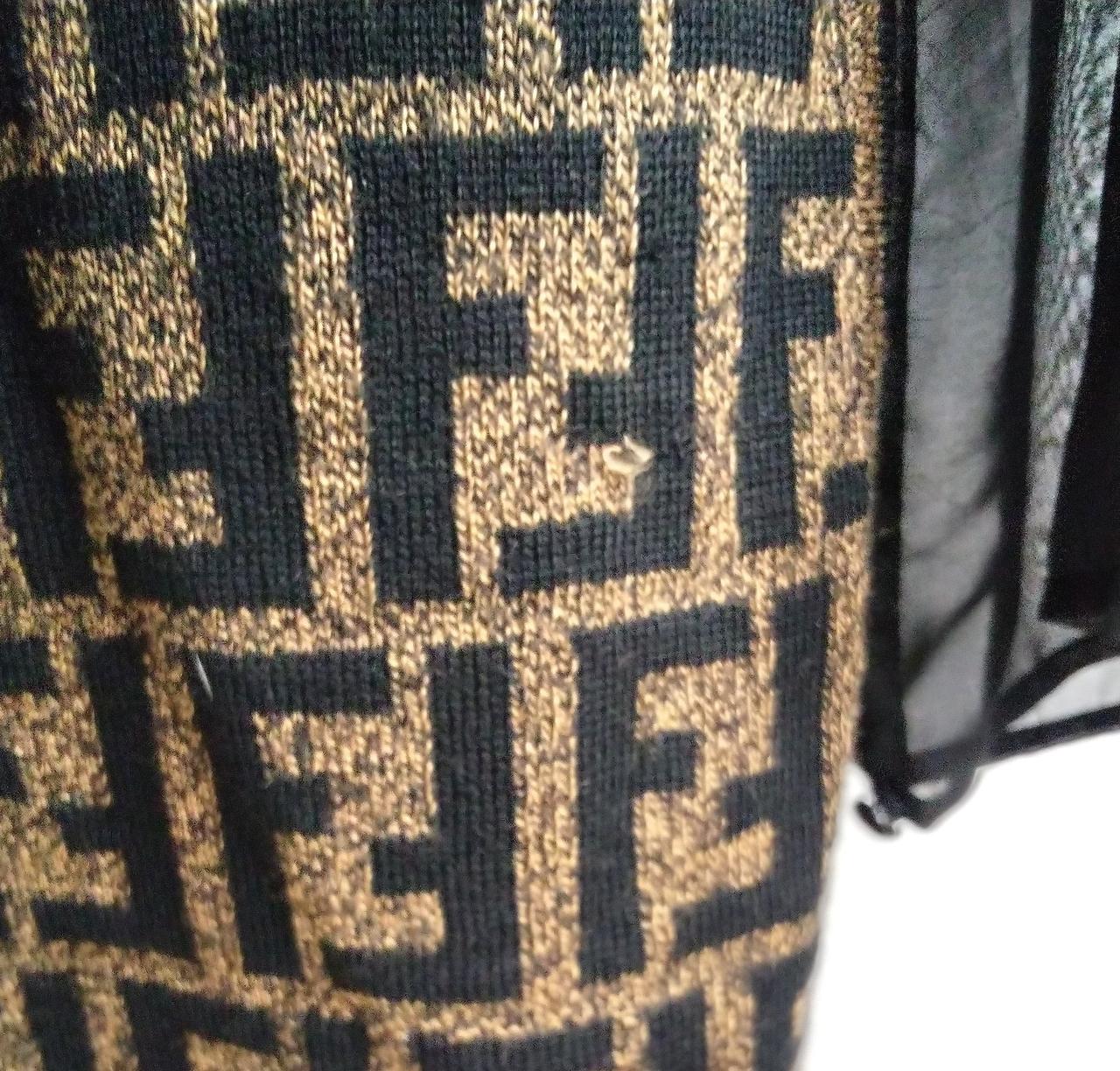 前身頃、解れがあります