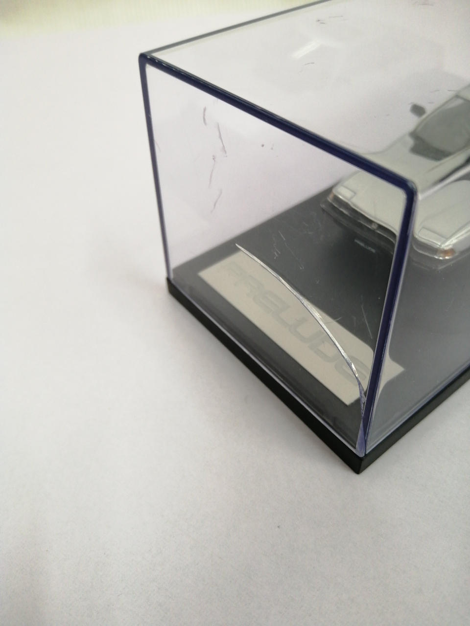 ひび割れあります。