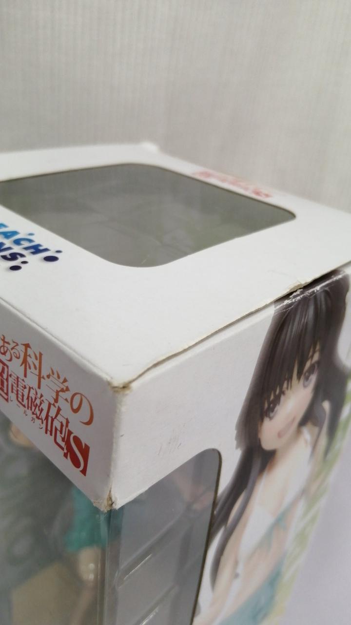 箱に傷みあります