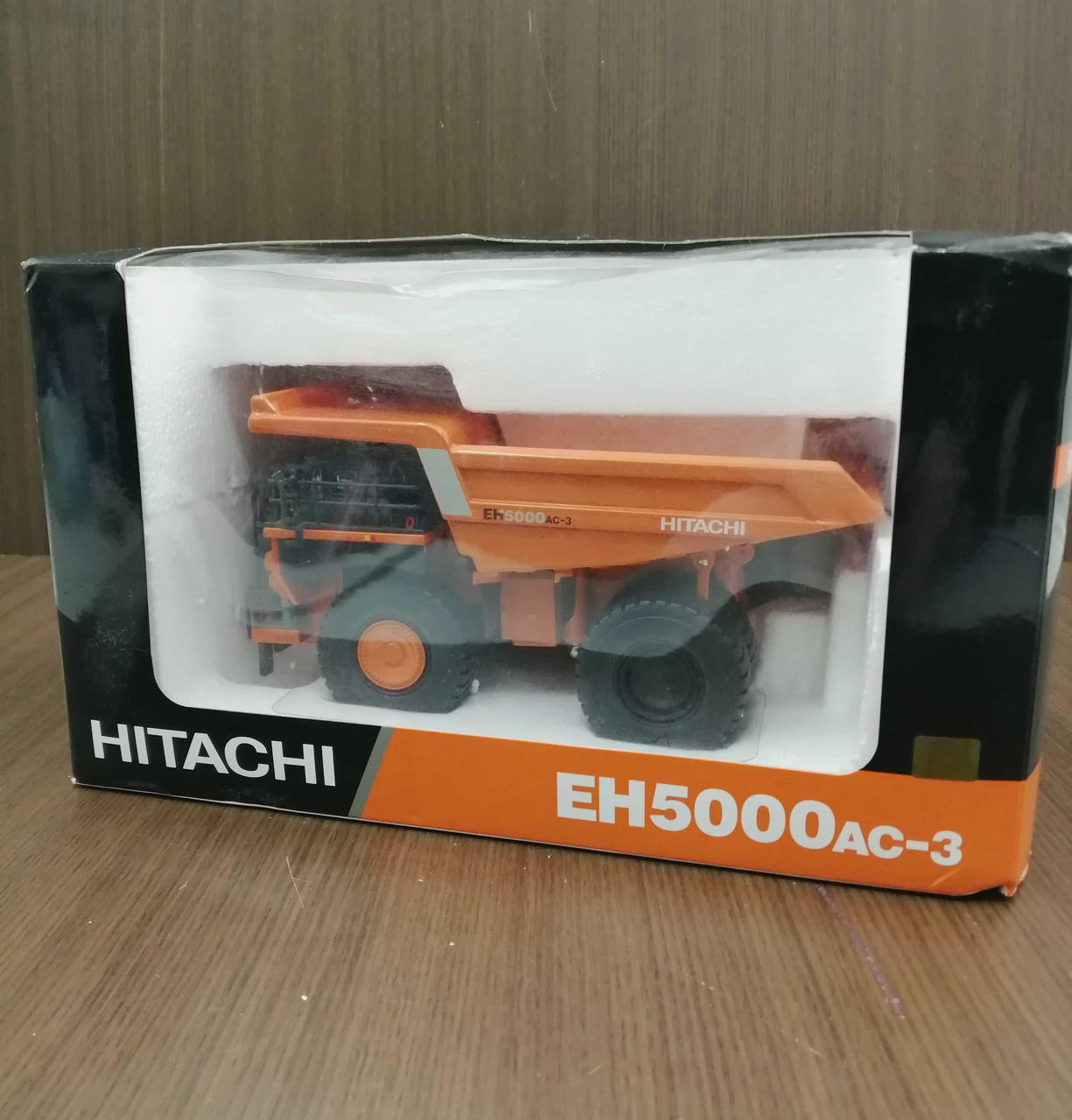 HITACHI 型番：EH5000AC-3 ダンプトラック スケールモデル