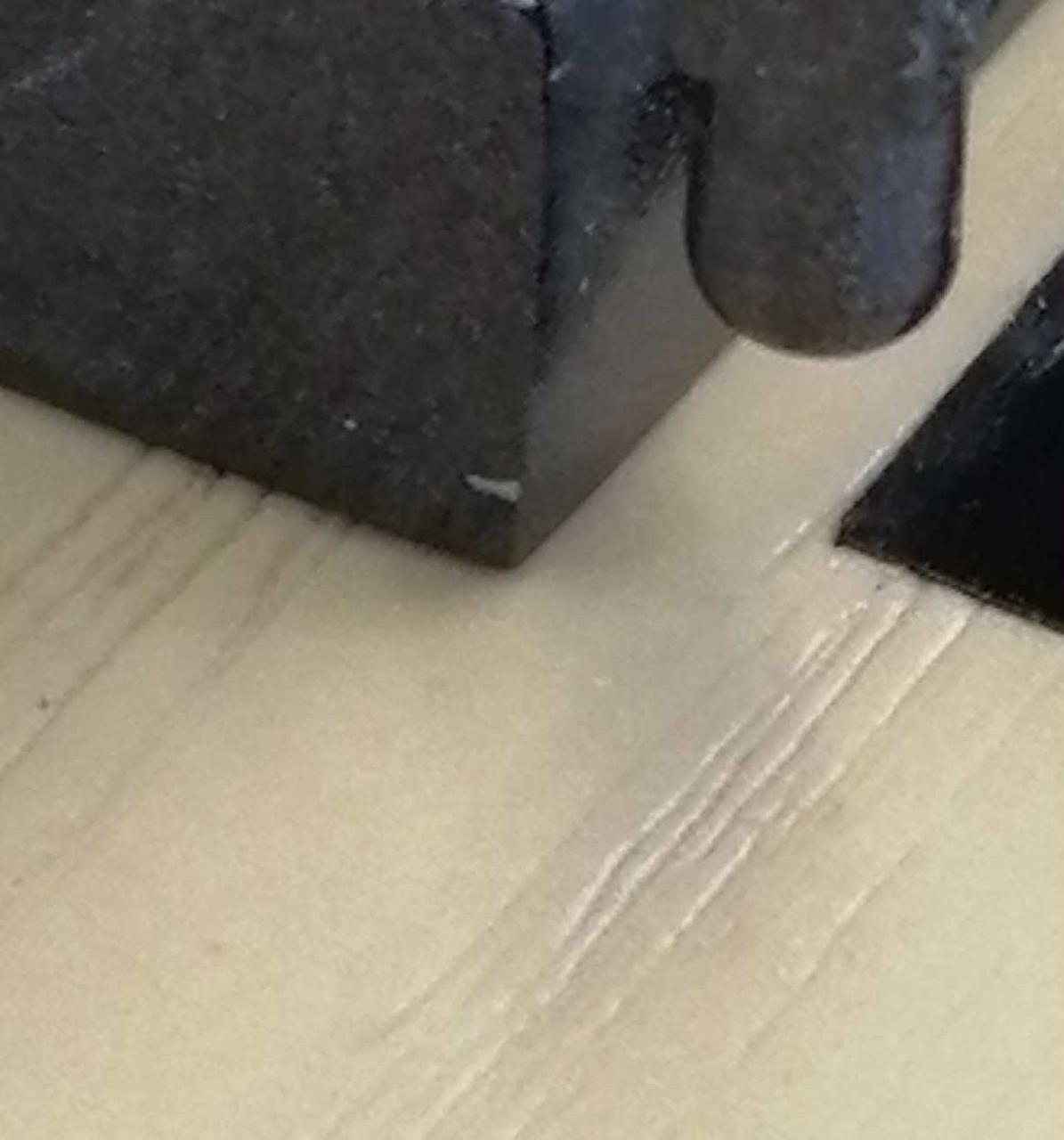 本体部分白い箇所あり