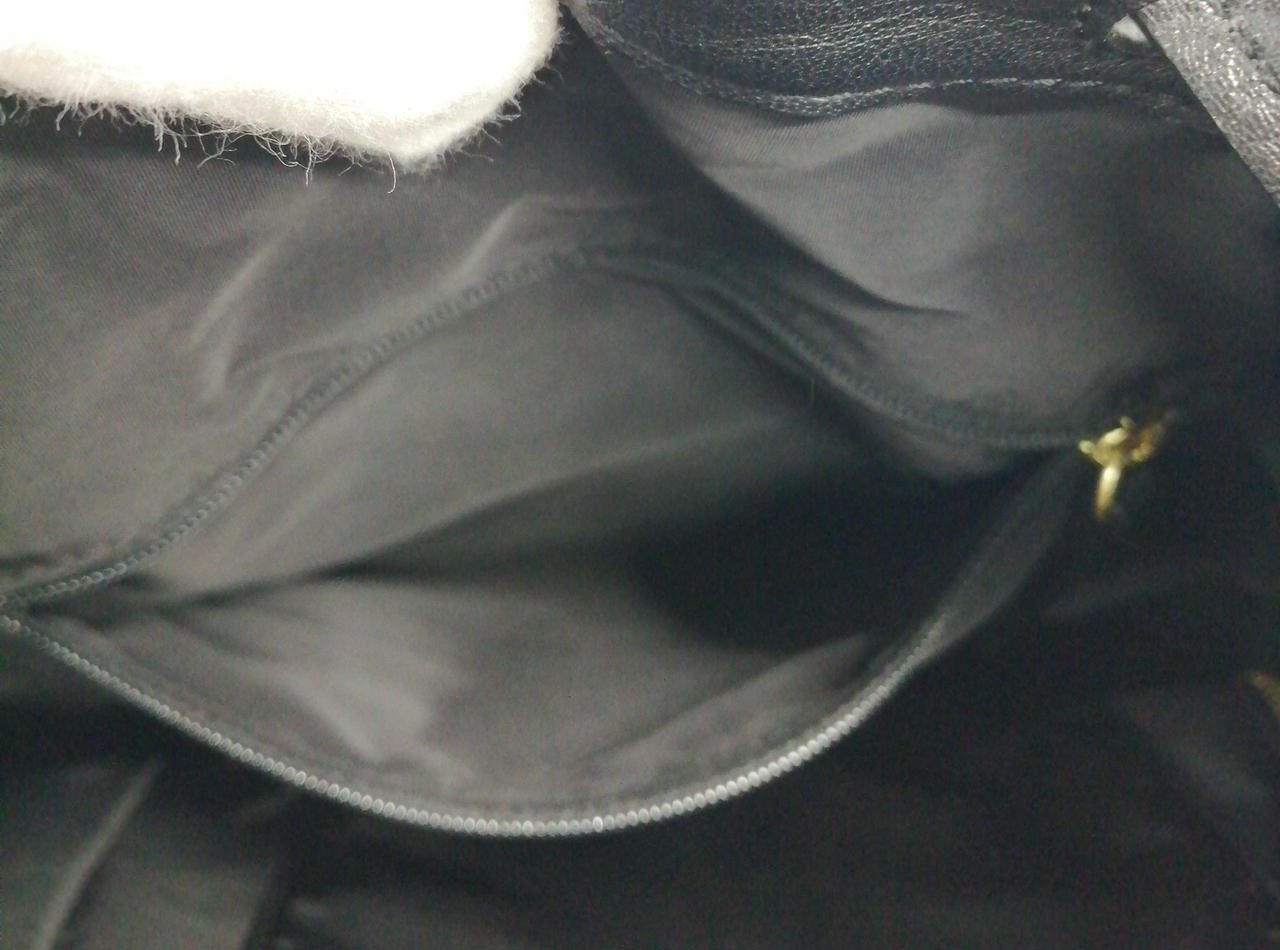 チャック部分内側