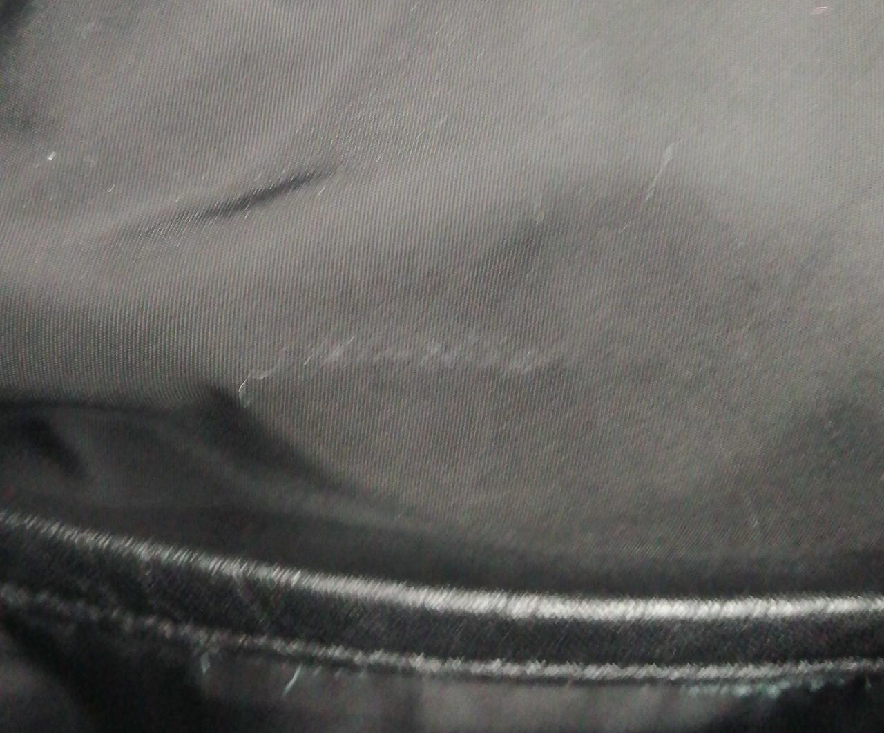 内側ポケット上側白い箇所あり