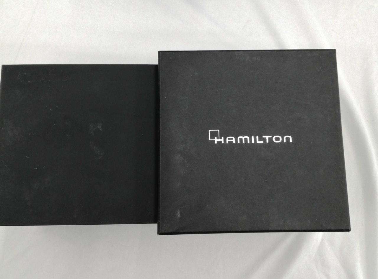 箱キズや白い汚れあり