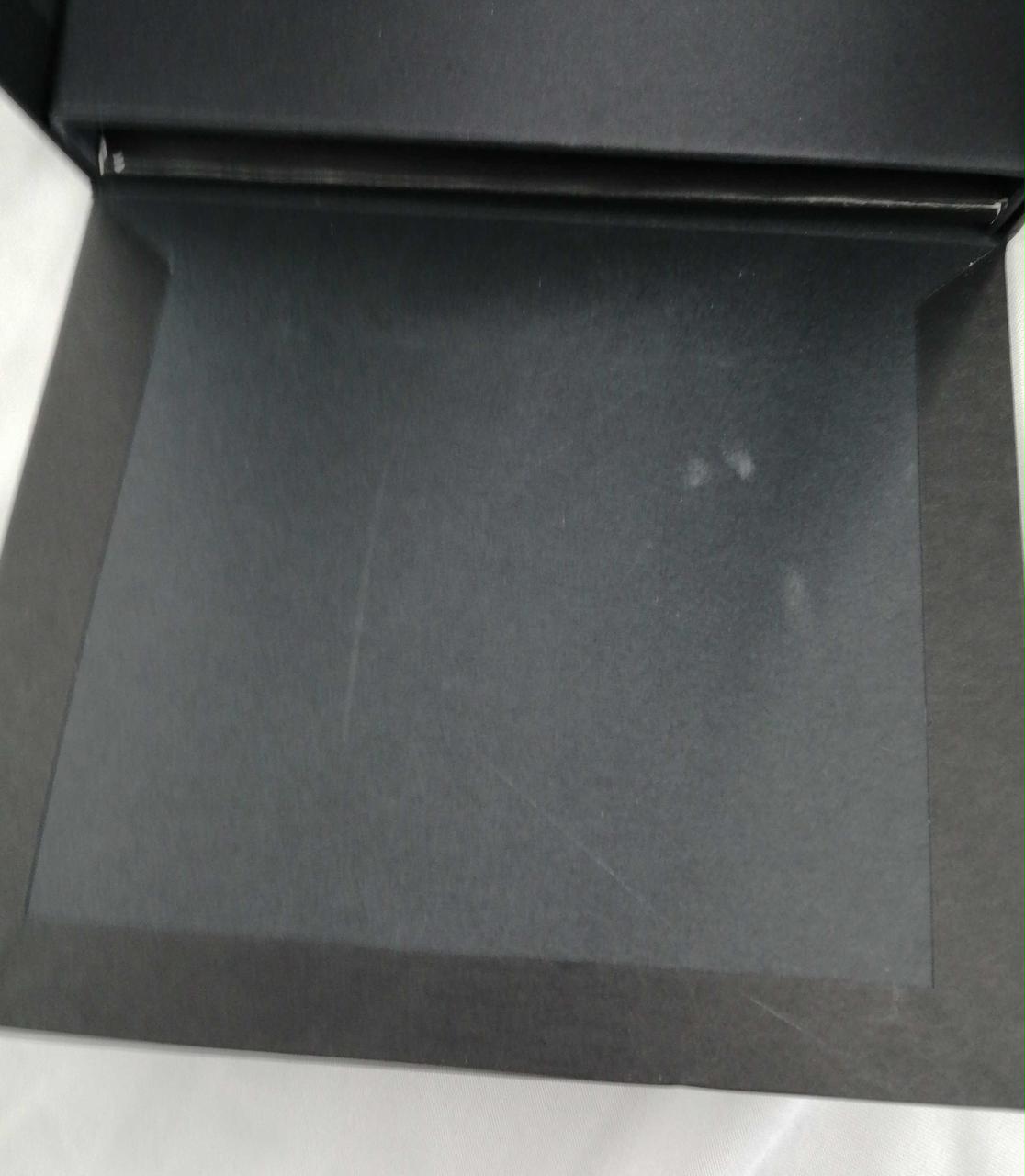 箱白い汚れあり