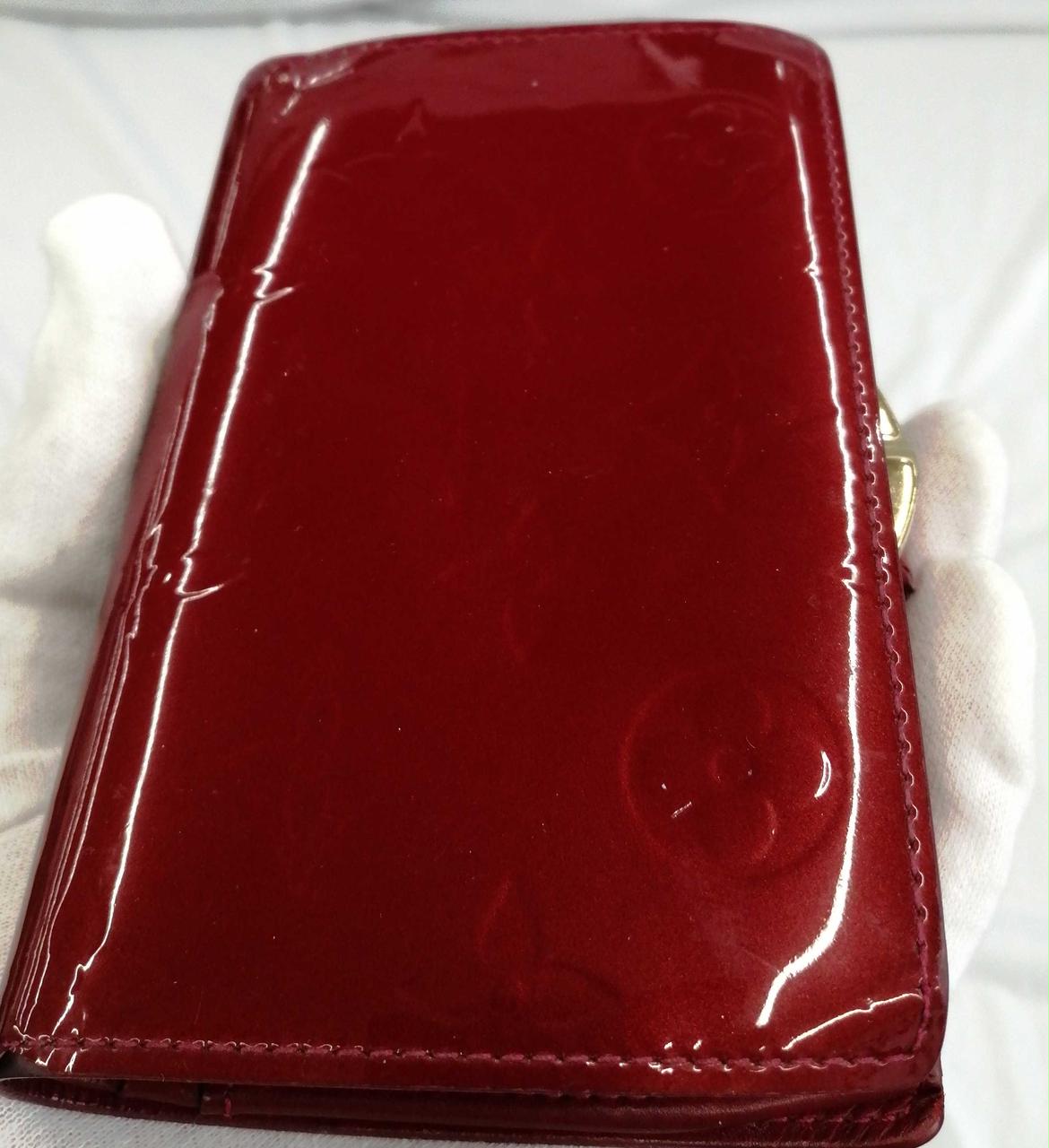 細かなキズや白い箇所あります