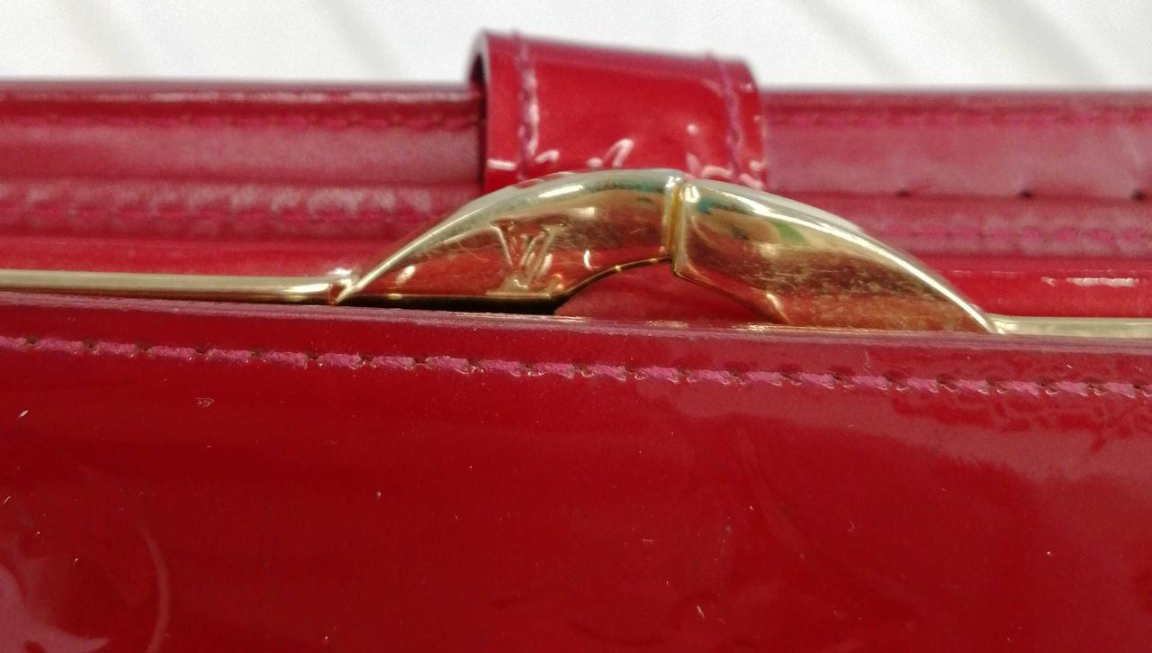 小銭入れ金具部分細かなキズあり