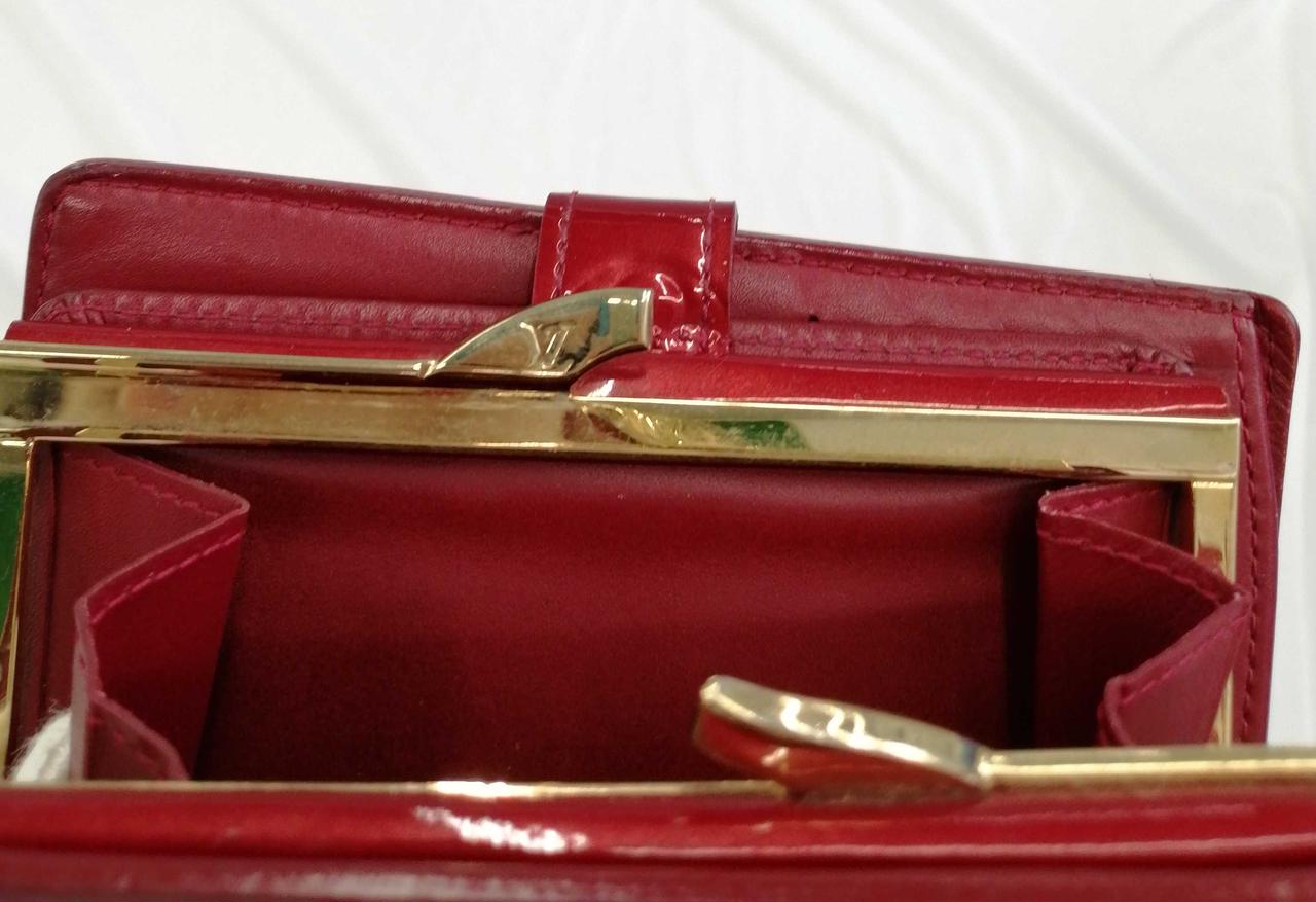 小銭入れ金具部分細かなキズあり